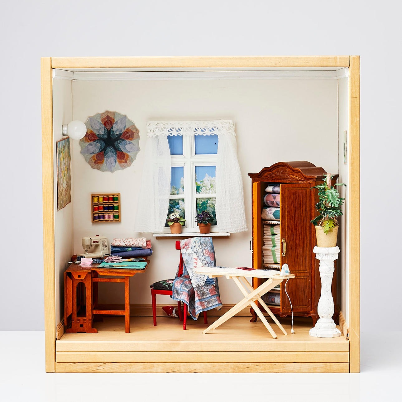 DIORAMA/WATCHING CABINET, sewing studio, 1900s.