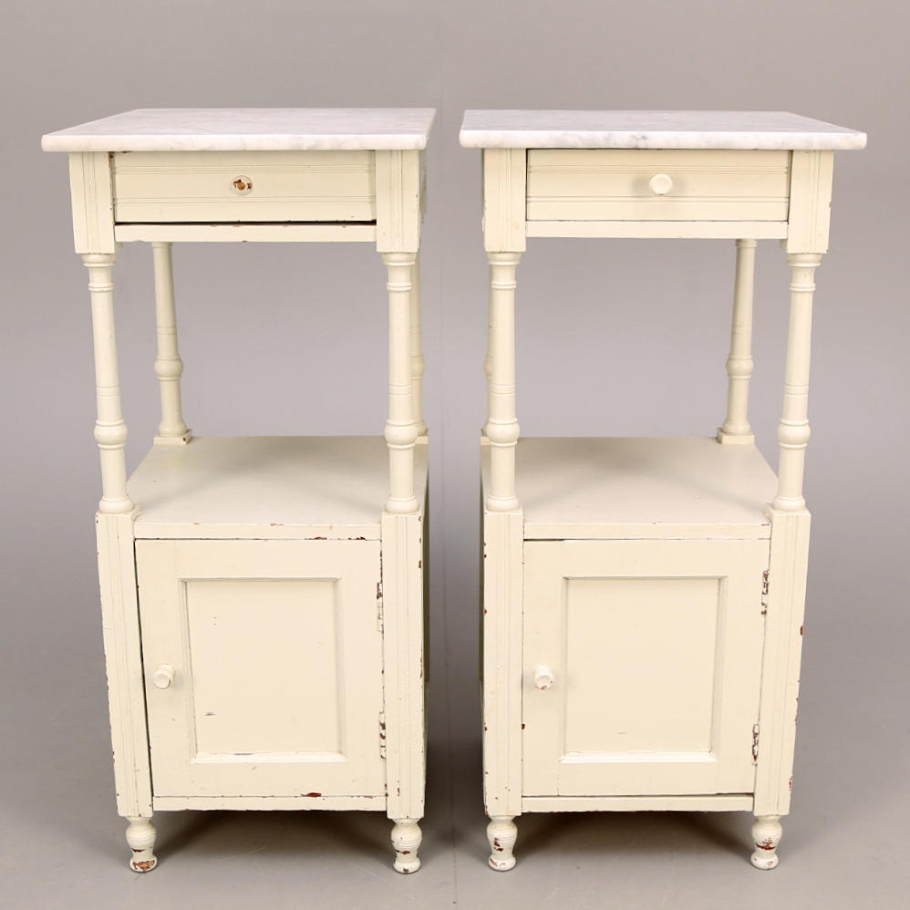 POTTSKÅP / SÄNGBORD med stenskiva, ett par, tidigt 1900-tal.