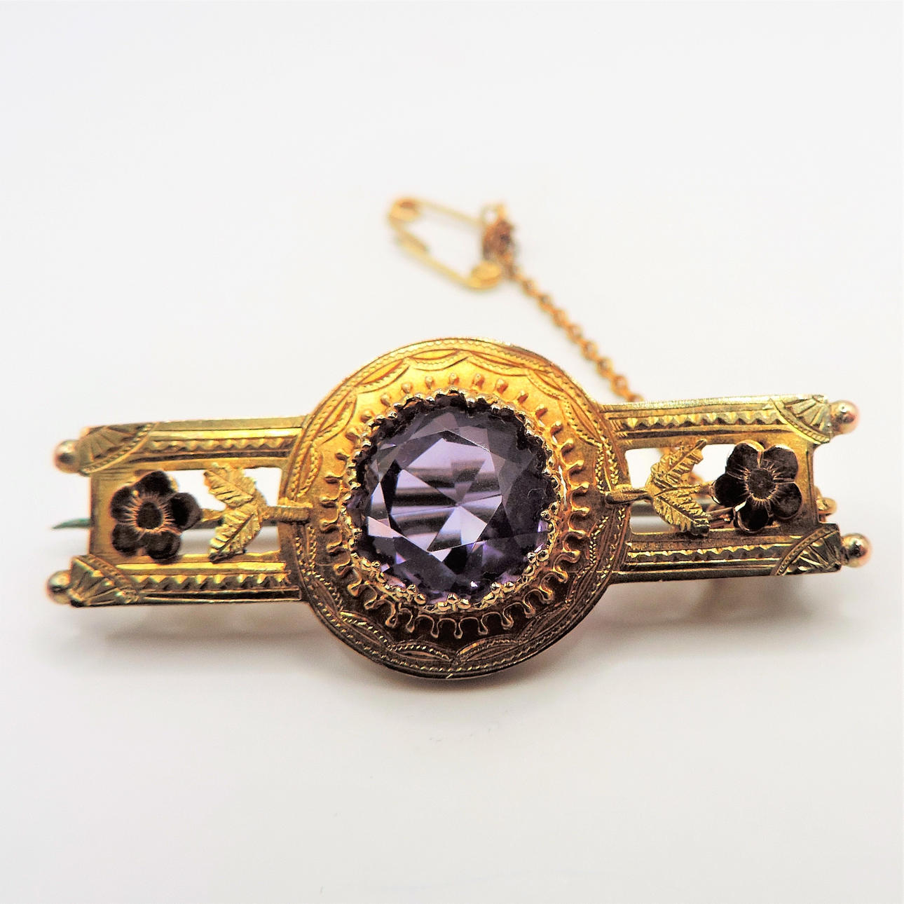 ANTIKE VIKTORIANISCHE AMETHYST-BROSCHE AUS GOLD.