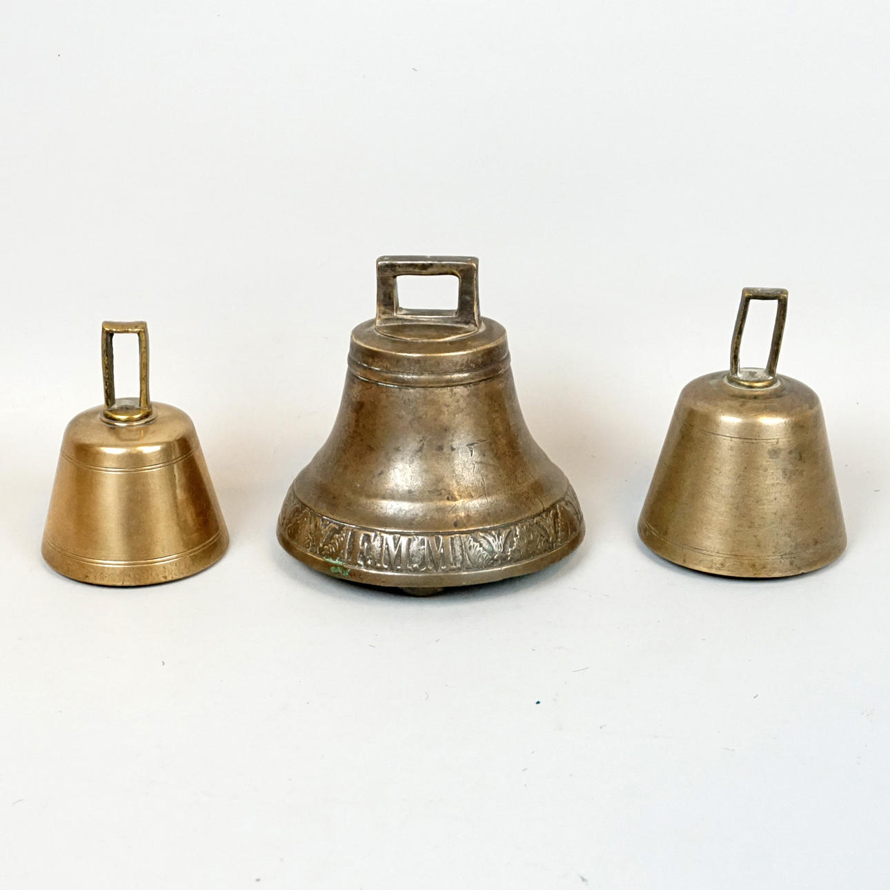 KLOCKOR, 3 st, mässing, 18/1900-tal.