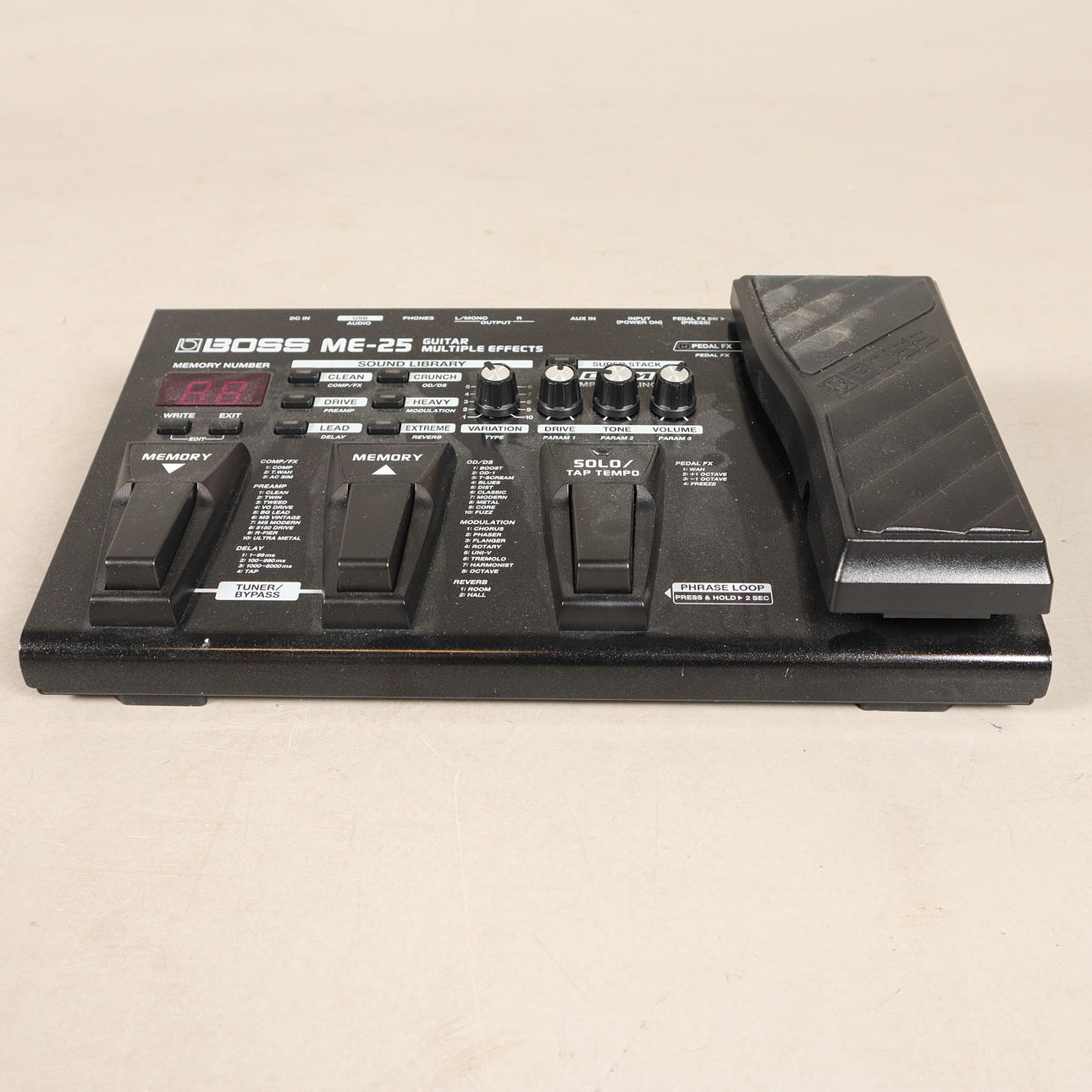 EFFECT PEDAL Boss ME-25.