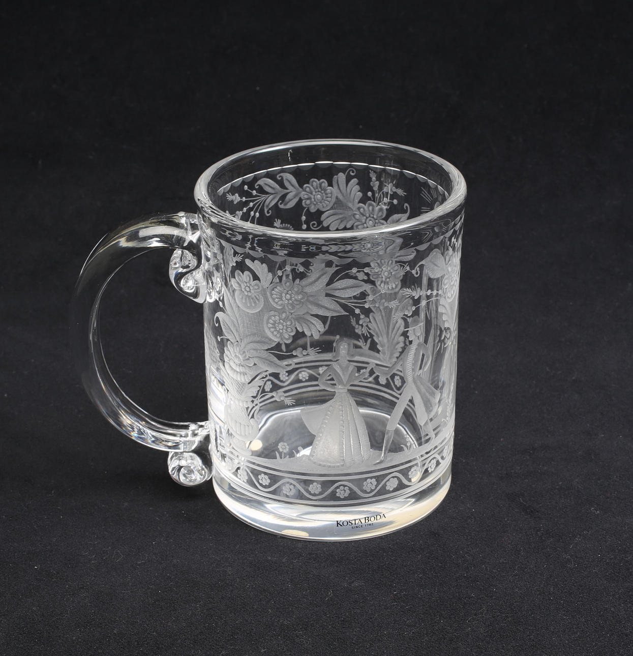 VICKE LINDSTRAND. Sejdel, Kosta Boda, signerad.