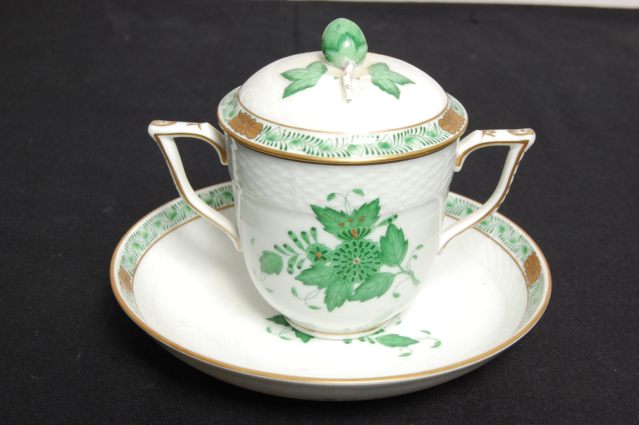 CREMEKOPP, porslin, Herend, Ungern, 1900-talets andra hälft.