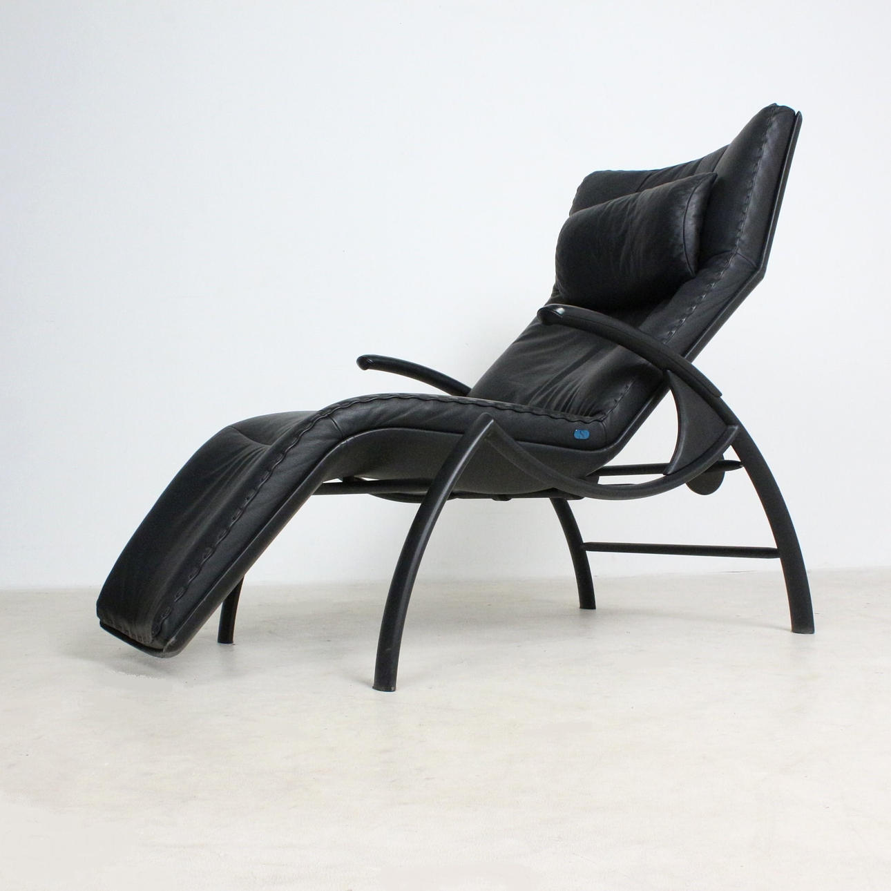 DeSede. Liggestol, læder, med vippefunktion.