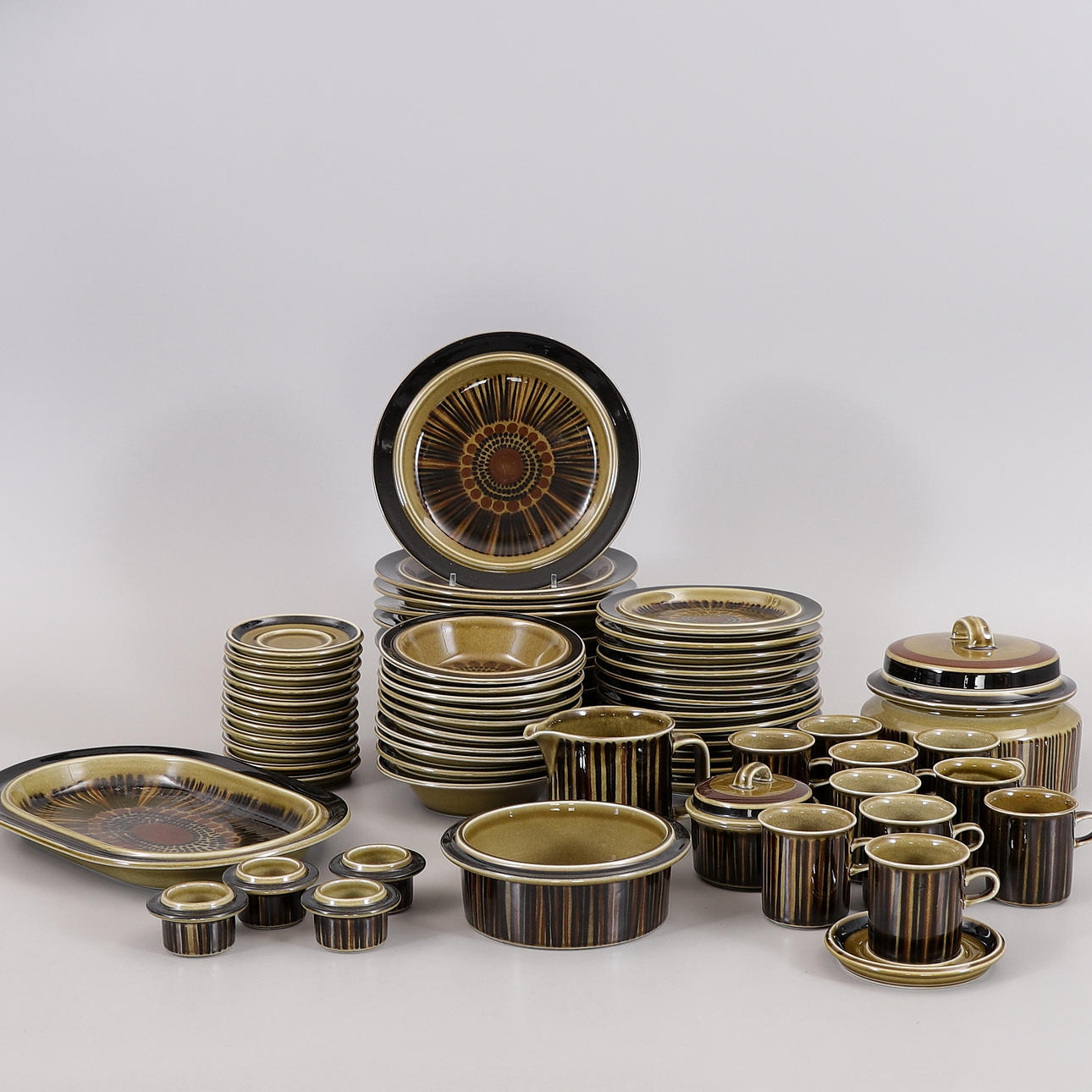 SERVIS, 63 delar, "Kosmos", Arabia, Finland.