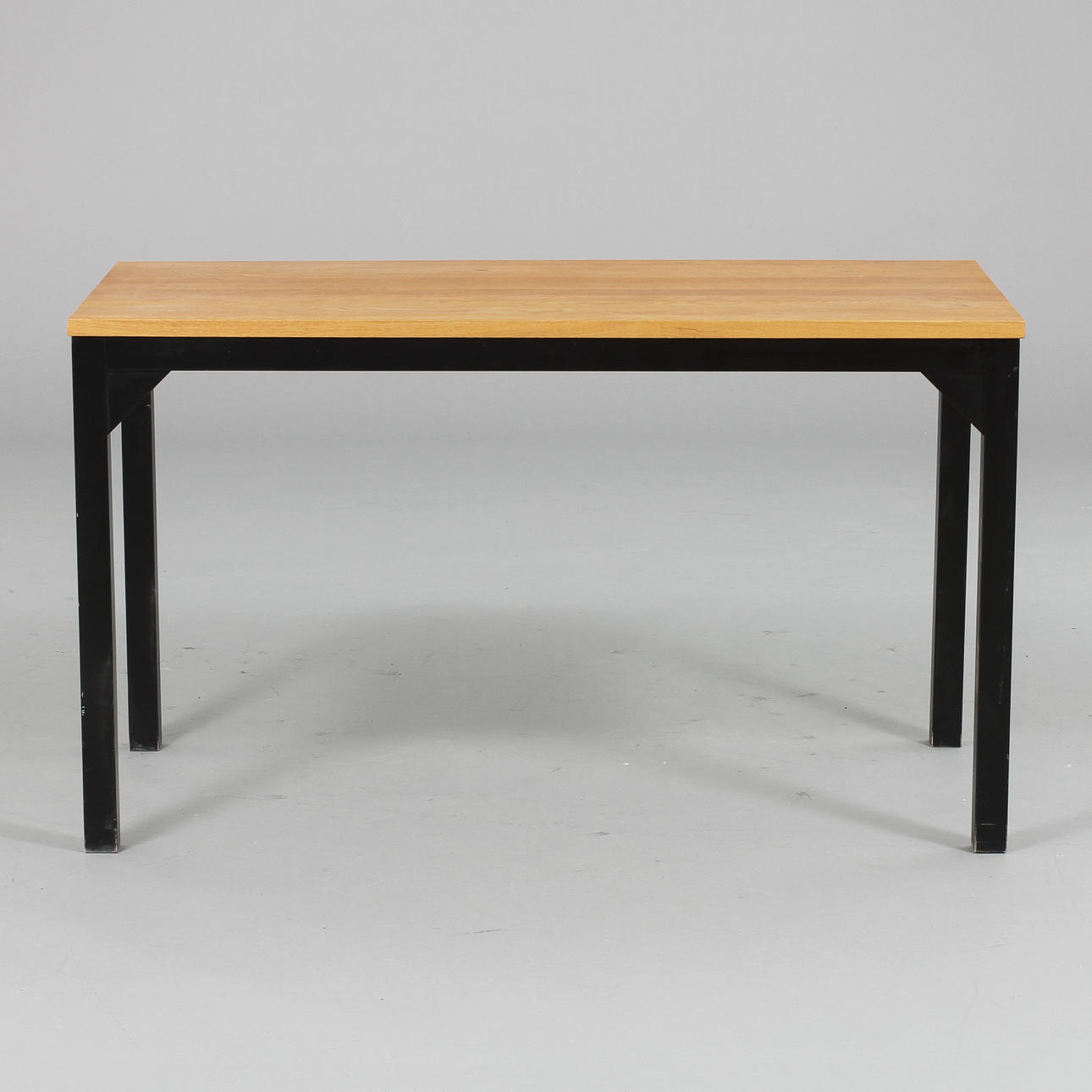 BORD, Åke Axelsson för Galleri stolen.