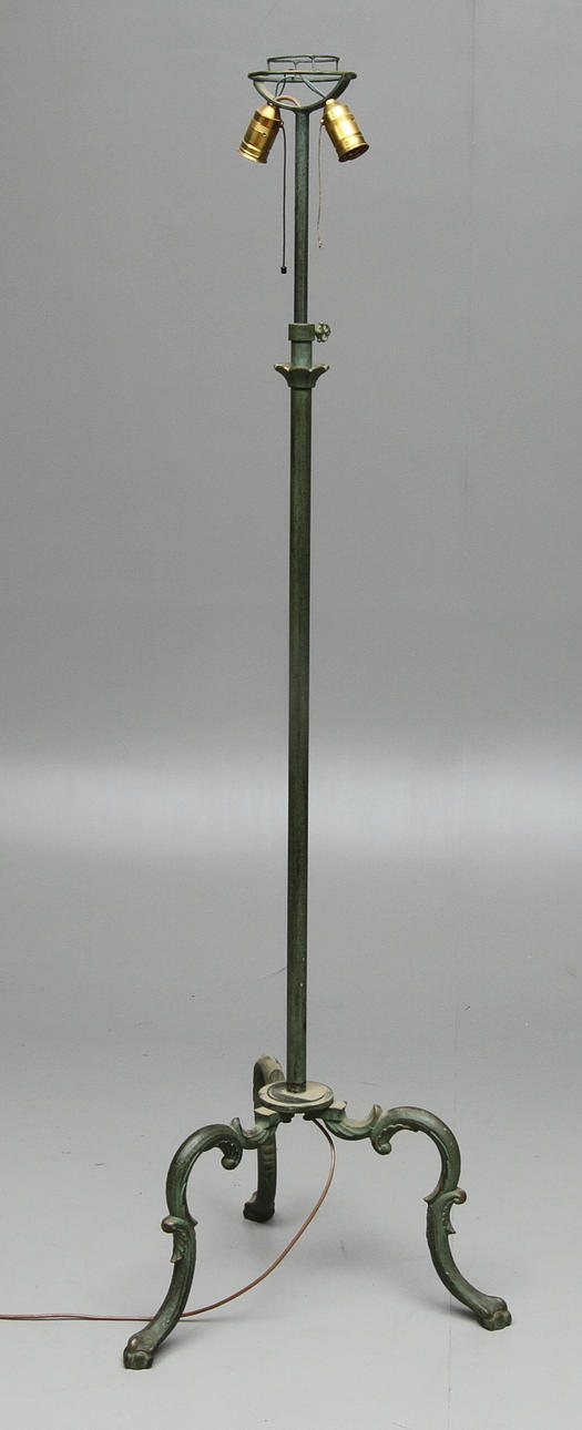 GOLVLAMPA, metall/järnfot, 1900-tal.