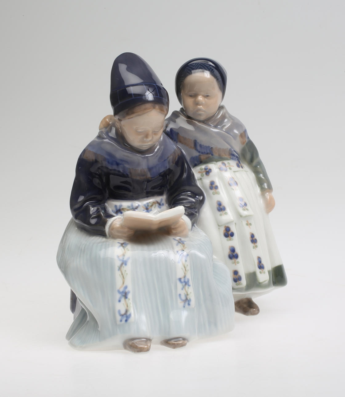 FIGURIN, Läsande barn, porslin, kunglig dansk.