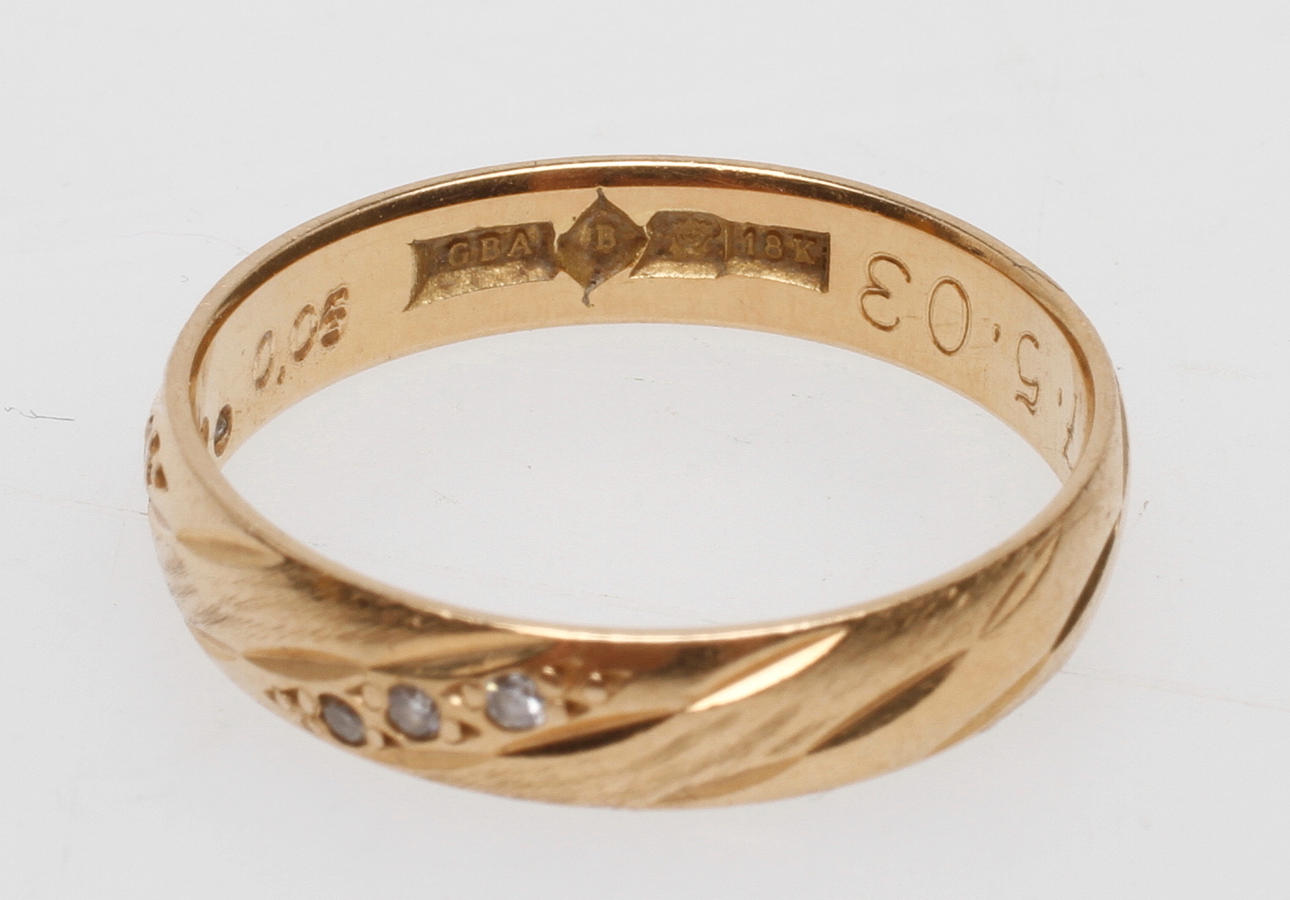 RING, 18k guld, vikt ca 2,9 gr.