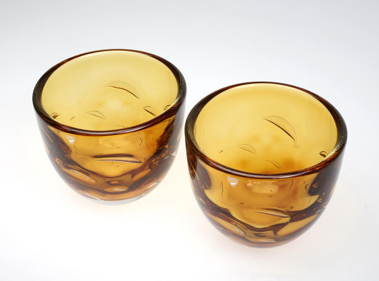 LARS HELLSTEN. Skålar, 1 par, "Sputnik", Orrefors, fullsignerade.