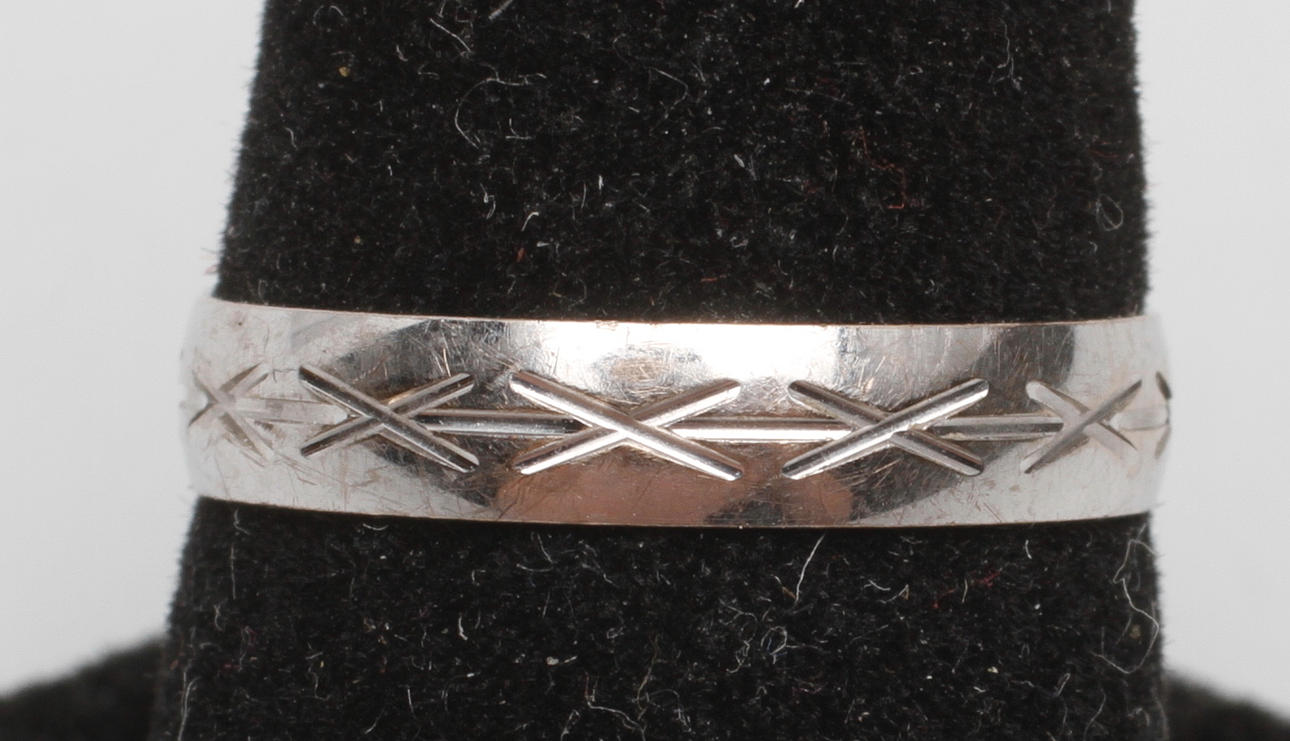 VITGULDSRING, 18k guld, vikt ca 1,7 gr.