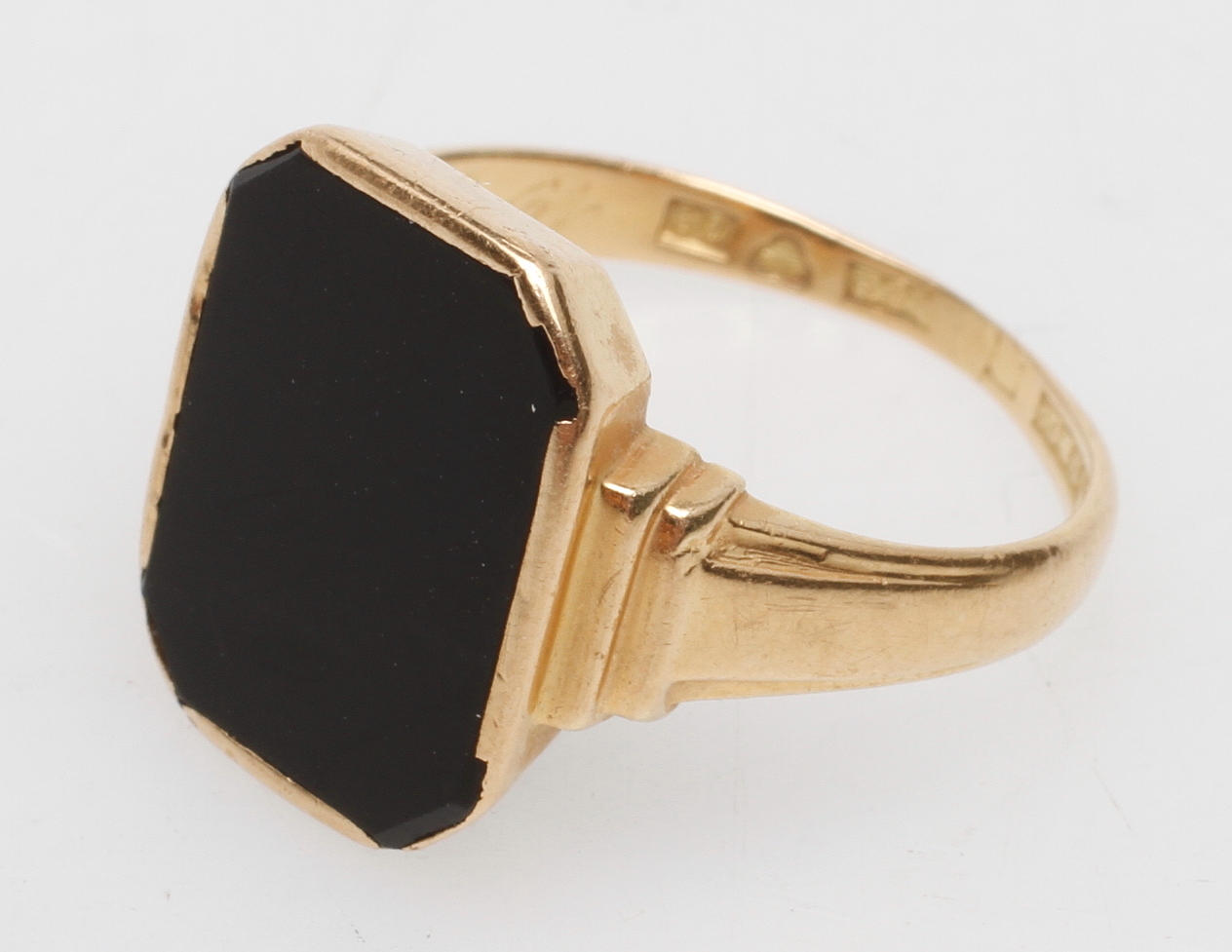 KLACKRING, 18k guld, med svart sten, vikt totalt ca 3,5 gr.