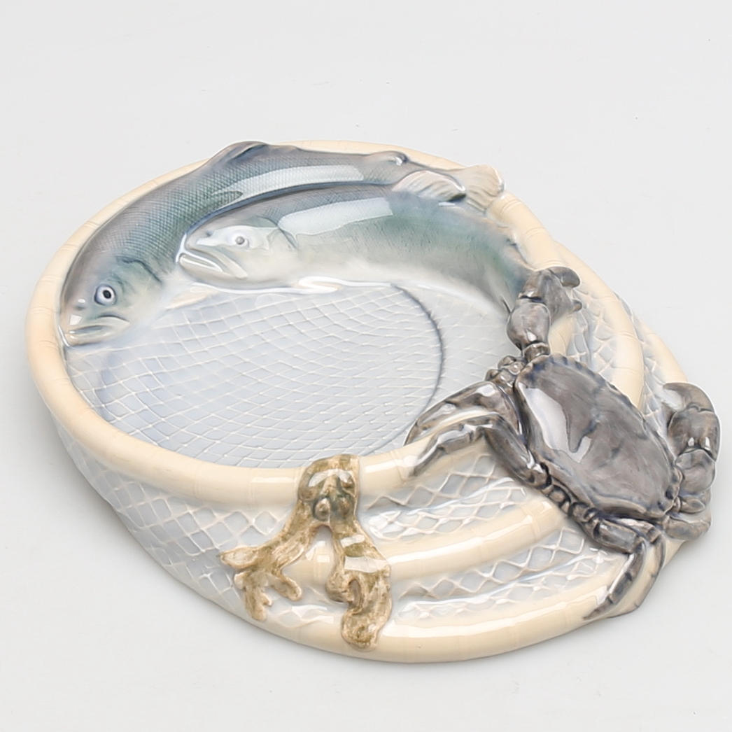 SKÅLFAT i porslin, dekor av fiskar, krabba och ryssja, Bing & Gröndahl. Danmark.
