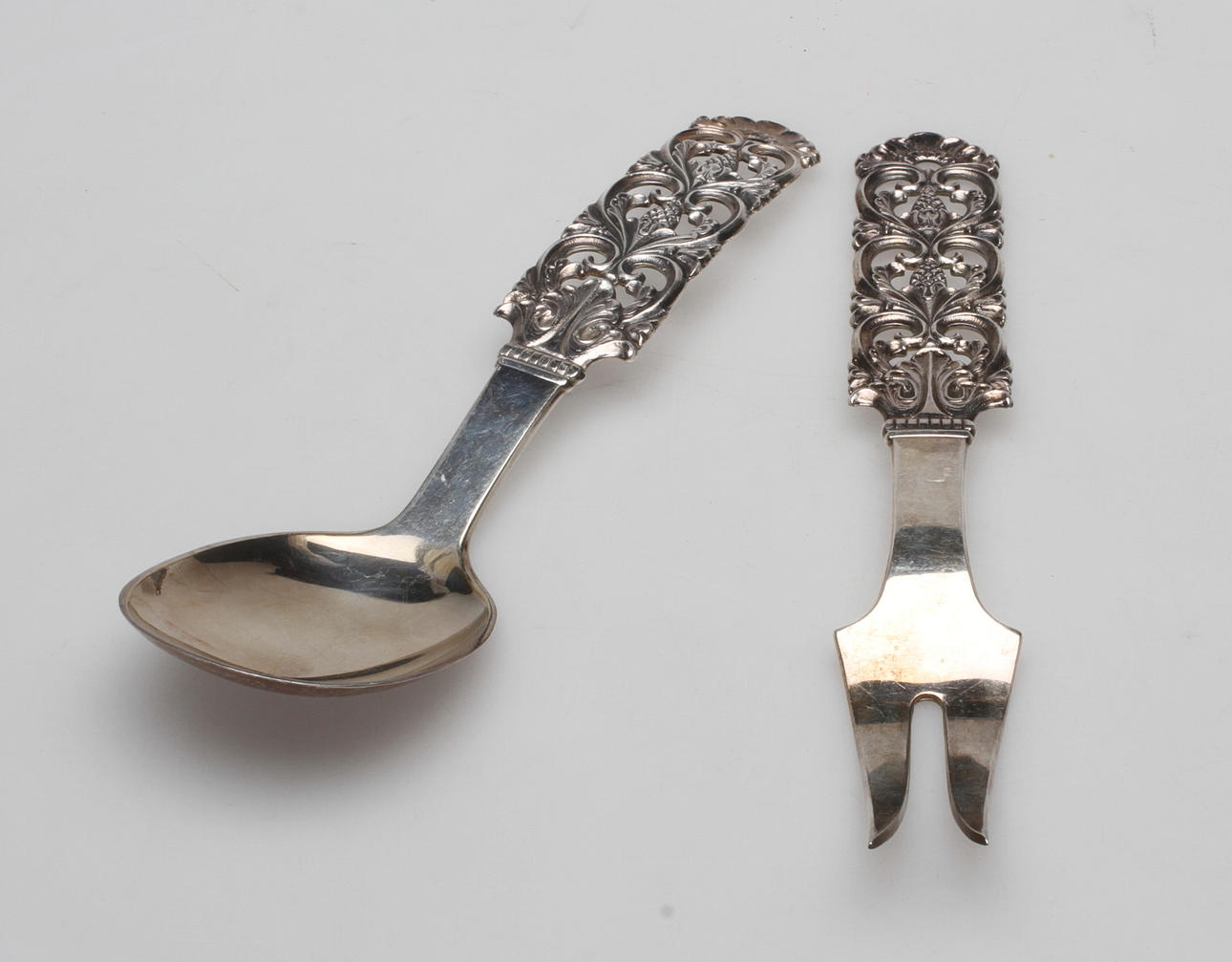 UPPLÄGGNINGSBESTICK, ett par, silver, NM nr 168, Norge, vikt ca. 182,5 gram.