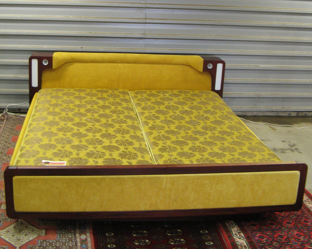 DUBBELSÄNG, Orto-Plan, Wards Ateliéer - Tibro, 1960/70-tal + SÄNGBORD, ett par.