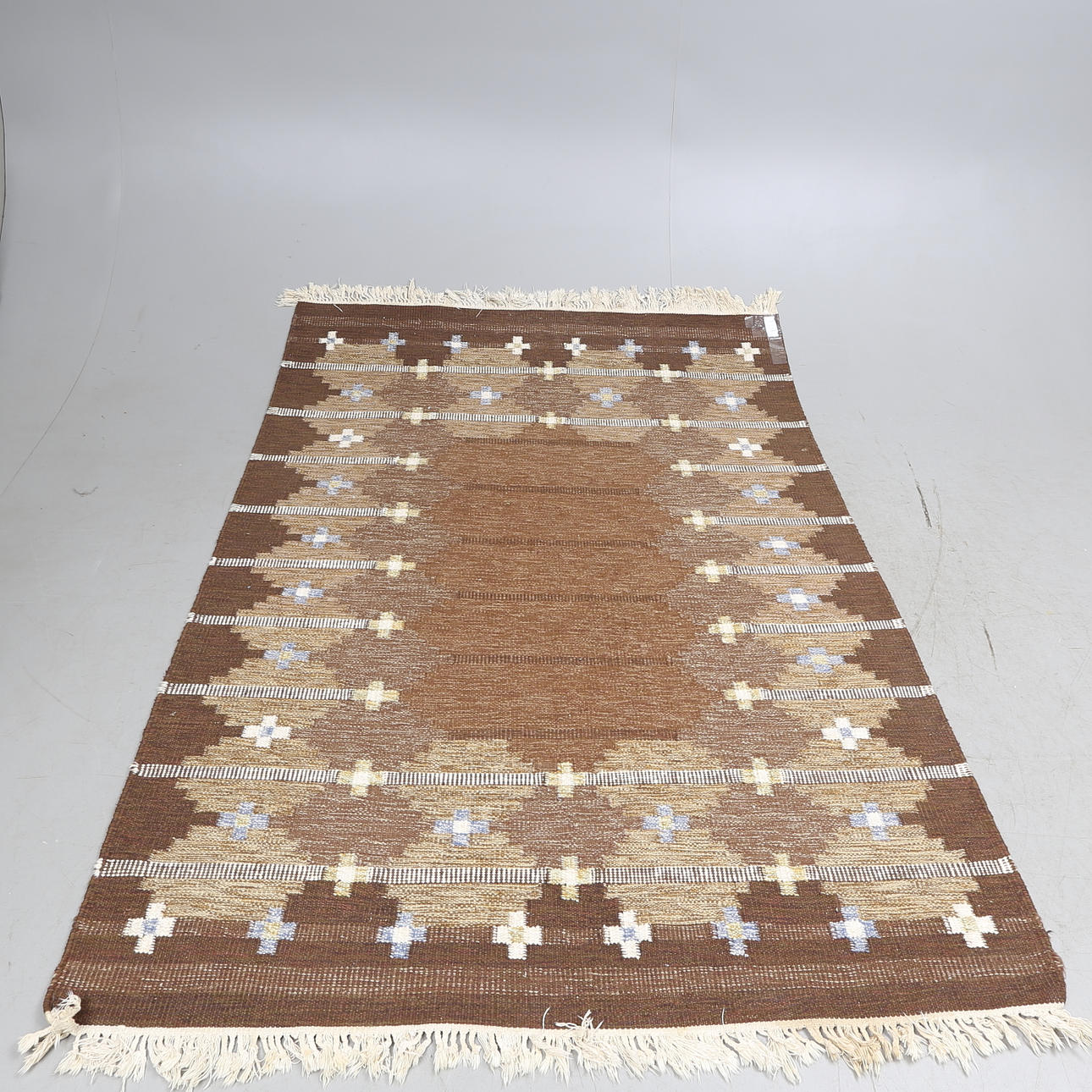 MATTA, röllakan, ca. 240x176 cm.