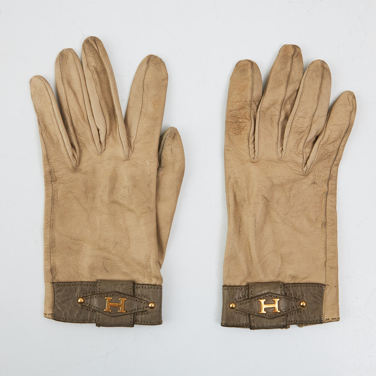 HERMES, Handschuhe, Leder mit Emblem und Kennzeichnung auf der Innenseite.  Vintage-Kleidung & Accessoires - Auctionet