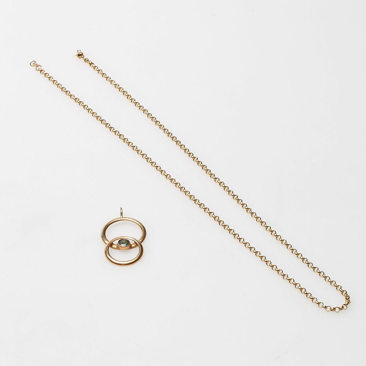 HALSKEDJA samt HÄNGE, 18k guld, total vikt ca 20 gr.