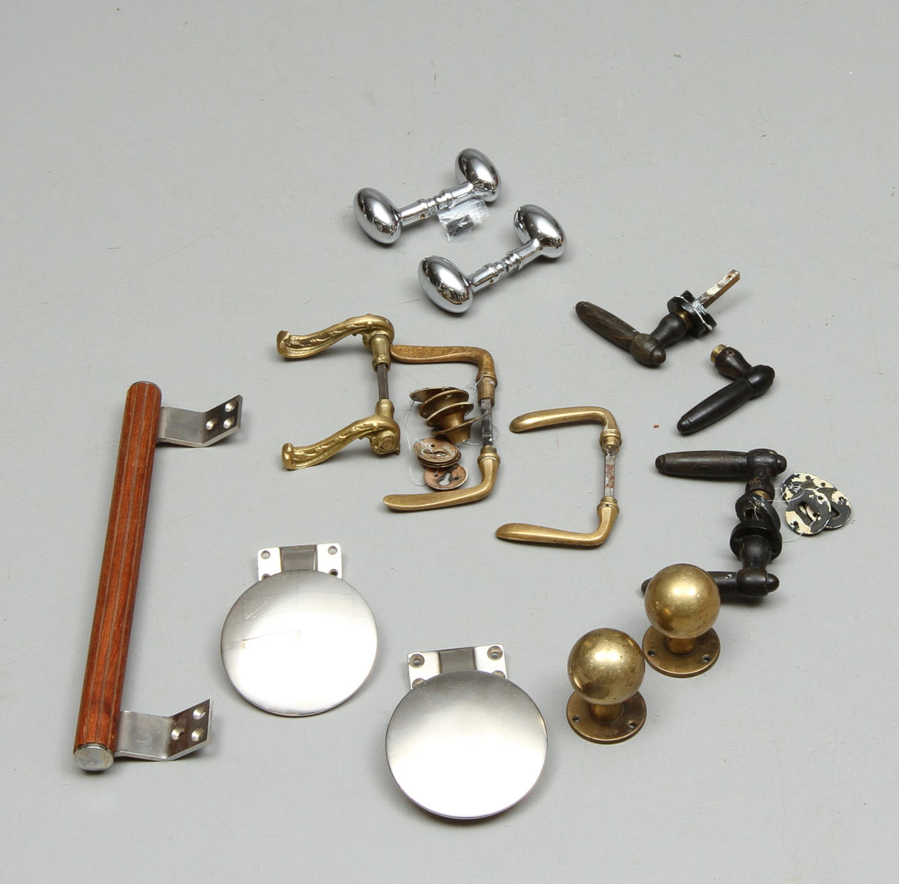 PARTI DÖRRHANDTAG och DÖRRVREDEN, 12 delar, 19/2000-tal.