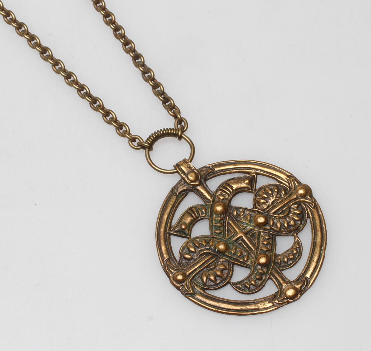 HALSSMYCKE, brons, Kalevala, Finland.