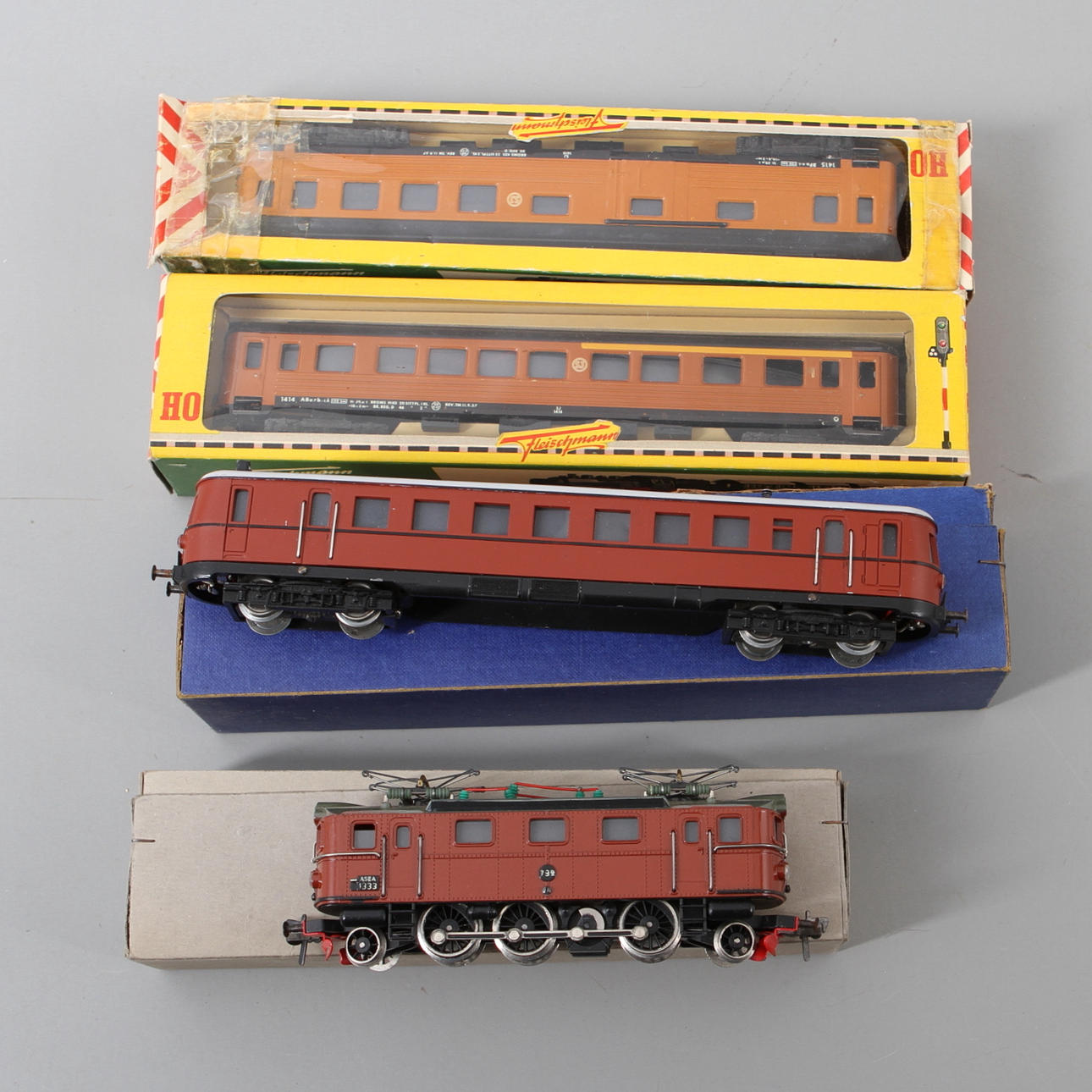 FLEISCHMANN 1333 SJ:s Da-lok, rälsbuss 1371 och 2 svenska vagnar 1414 och 1415. Delvis originalkartoner.