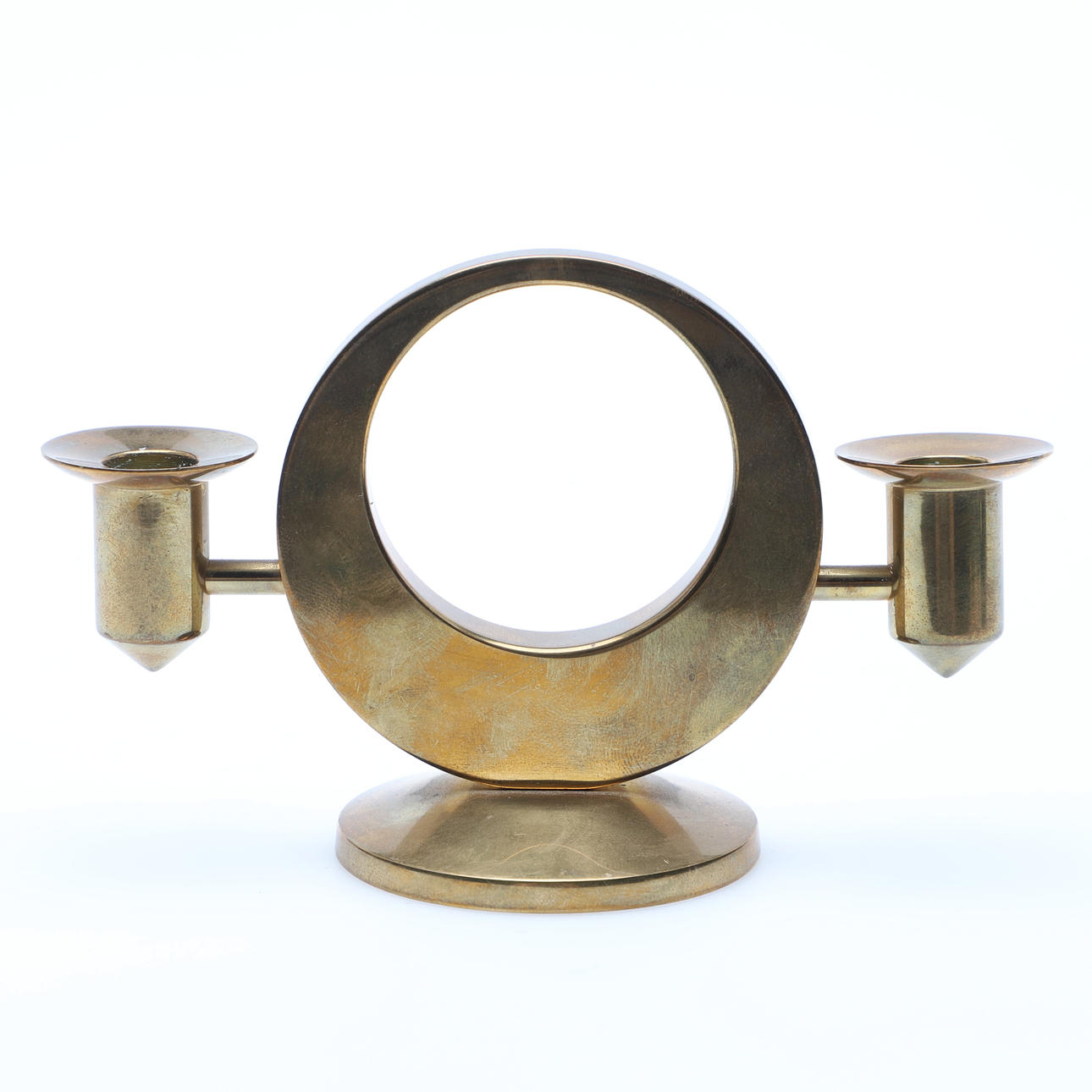 LJUSSTAKE, Arthur Pe, Kolbäck, mässing, 1900-talets andra hälft.