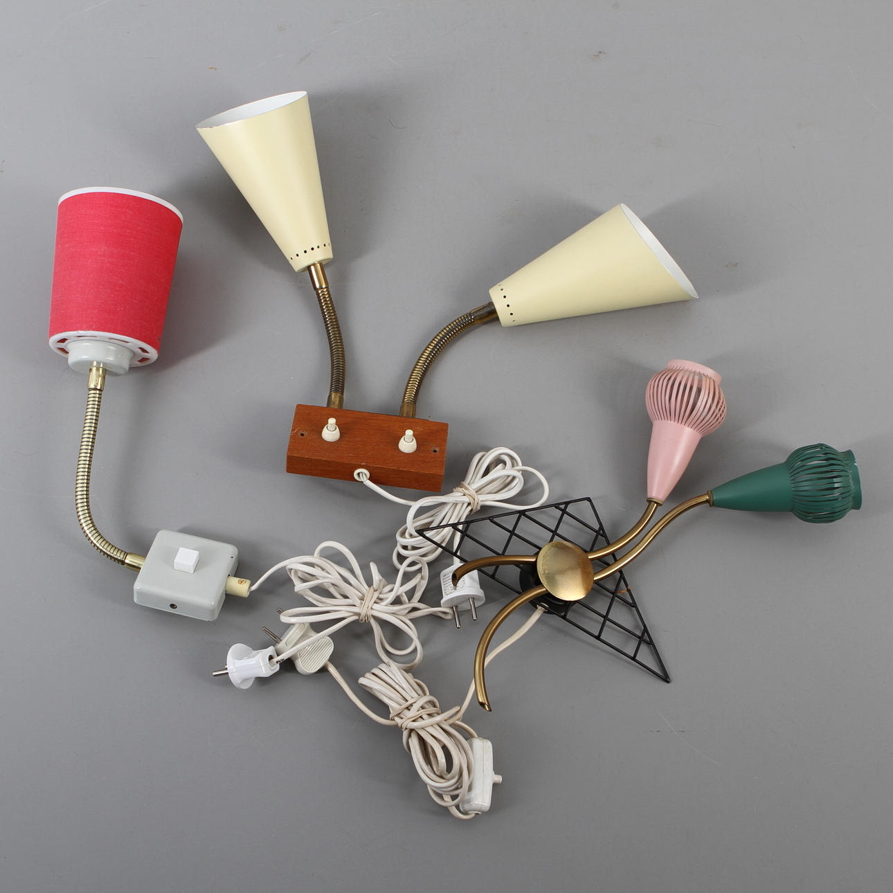 VÄGGLAMPOR, 3 st, olika modeller, 1900-tal.