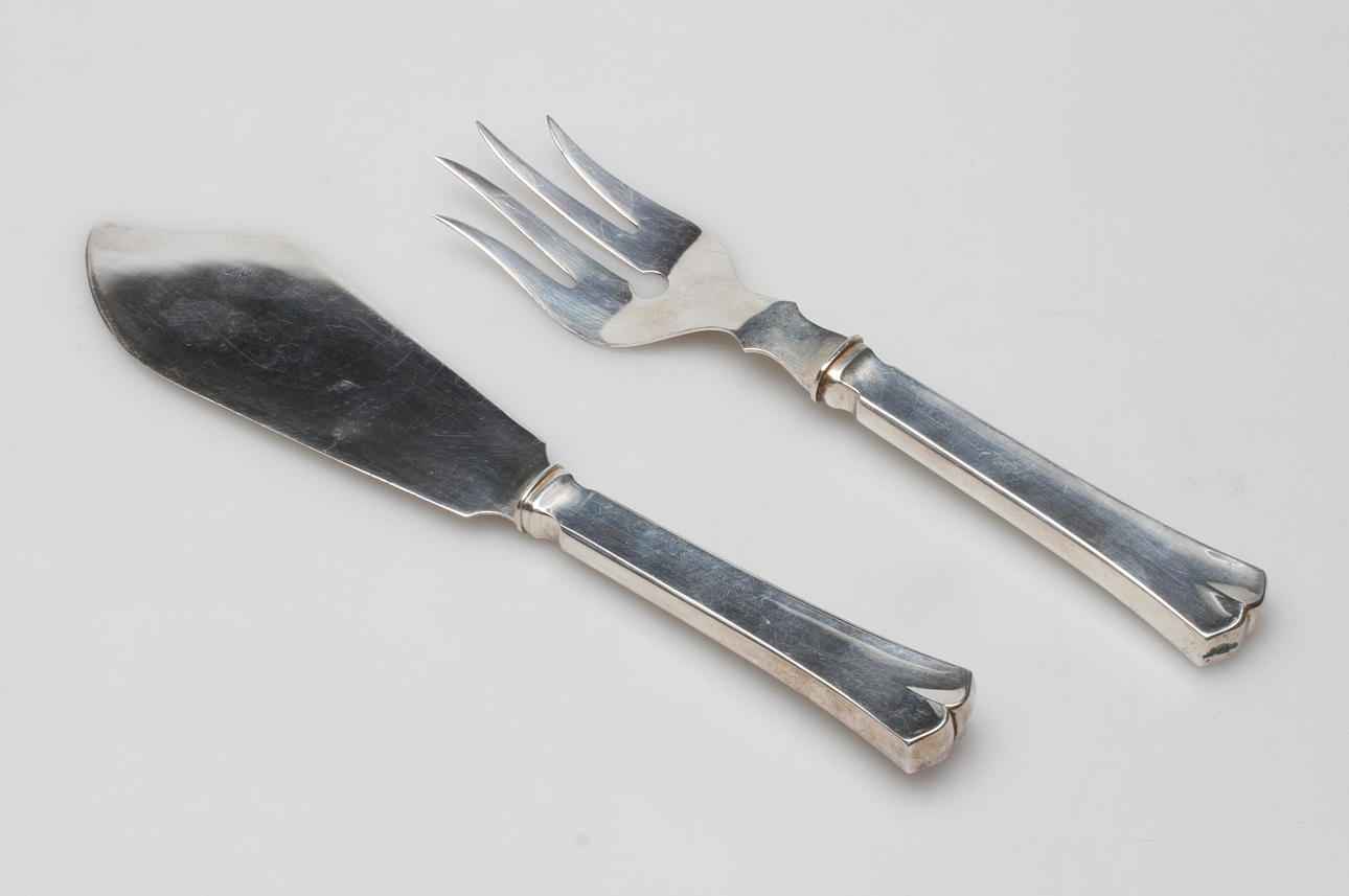 TÅRTBESTICK, silver, 2 delar, Finland 1954, vikt ca. 120,2 gram.