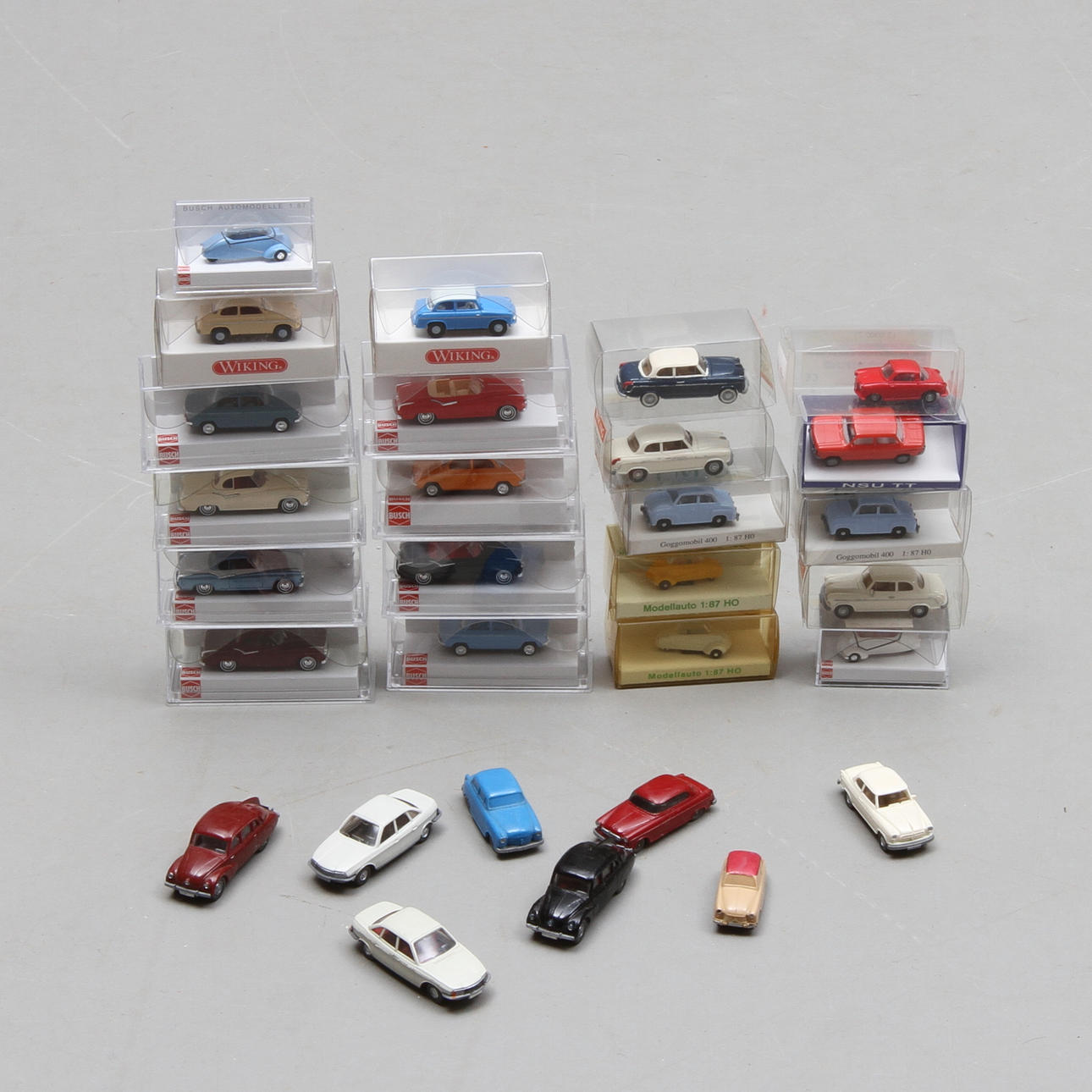 MODELLBILAR BUSCH, WIKING cirka 30 delar i originalkartong.