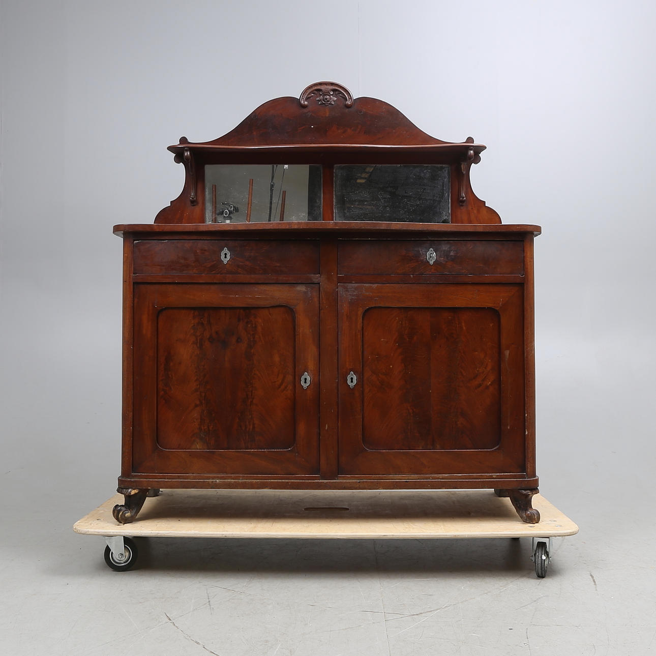 SKÄNK med SPEGELÖVERDEL, sent 1800-tal.