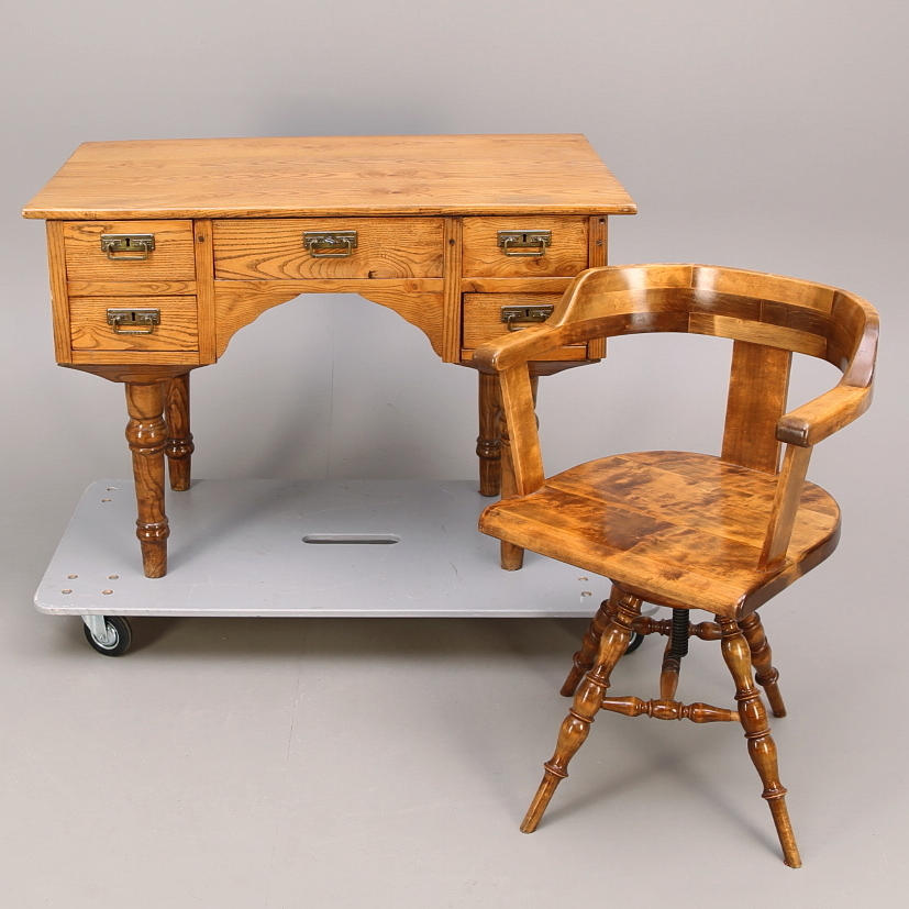 SKRIVBORD och SNURRSTOL, ek/björk, tidigt 1900-tal.