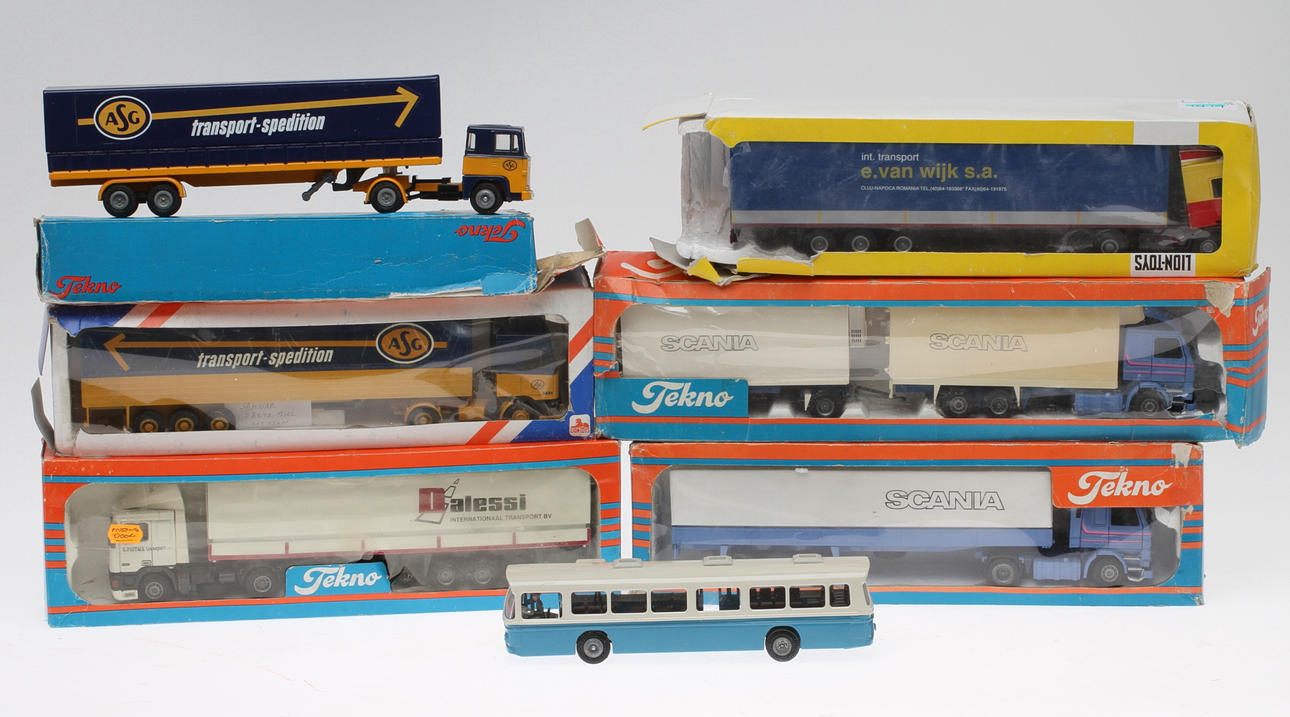 TEKNO 5 lastbilar med trailer och en buss, Holland originalkartonger, samt LION-TOYS.