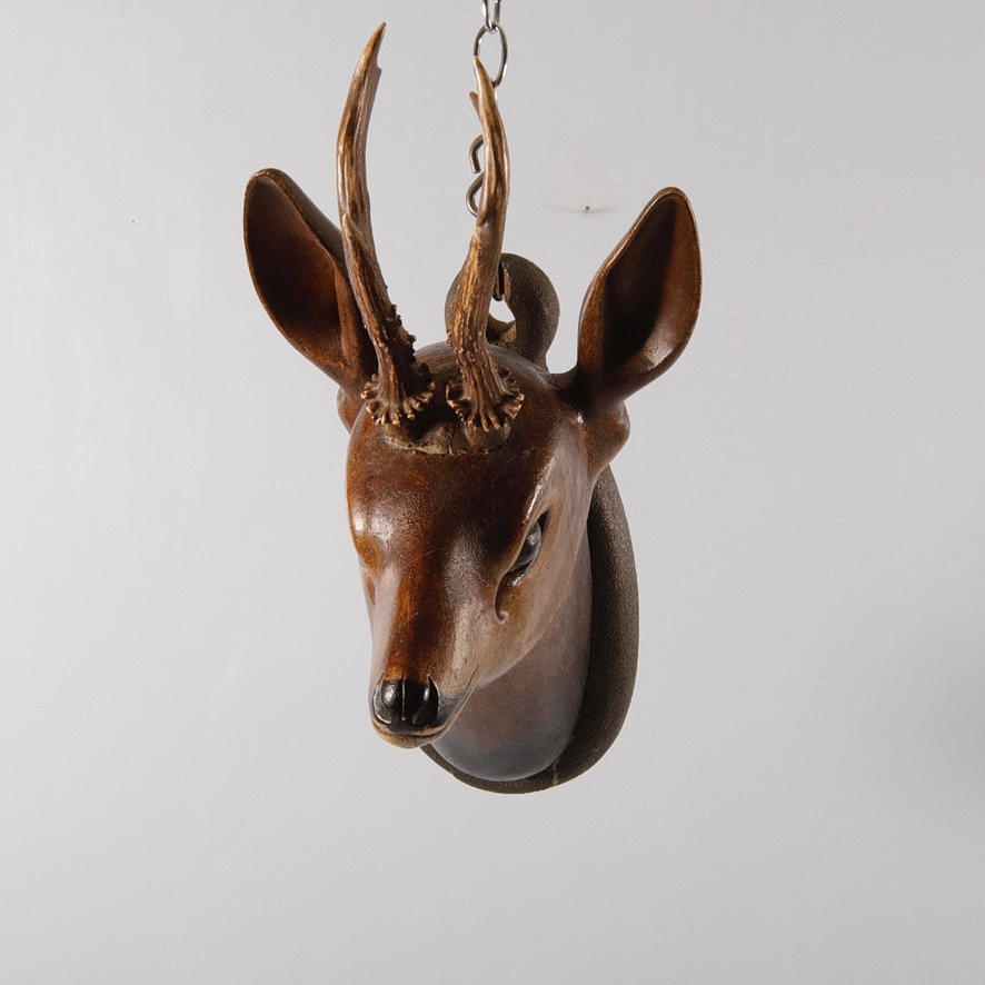 HIRSCHKOPF, Holz geschnitzt, 19. Jahrhundert.