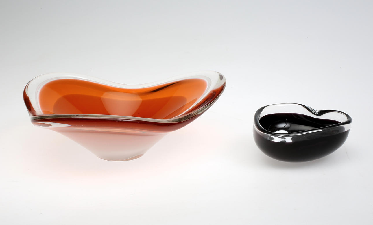 PAUL KEDELV. Skålar, 2 stycken, "Coquille", signerade, Flygfors glasbruk, 1950-tal.