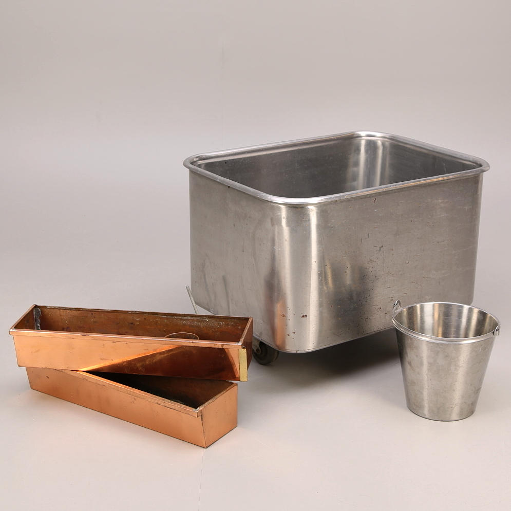 KAR på hjul och HINK, rostfritt, BLOMLÅDOR koppar, 2 st.