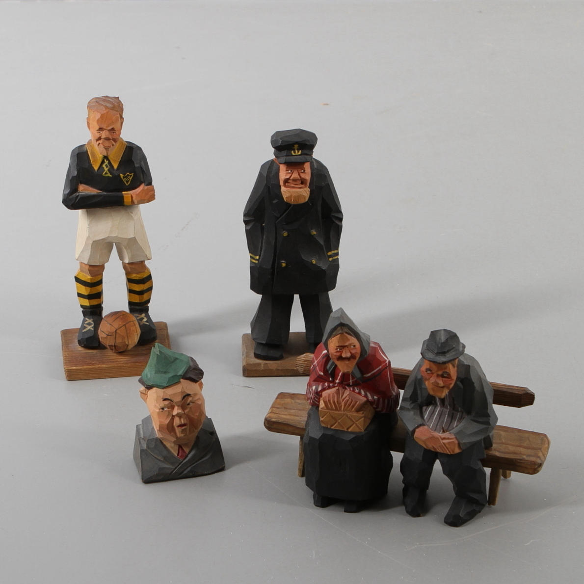 FIGURINER, 4 st, skuret och bemålat trä, Sven Gunnarsson, signerade.