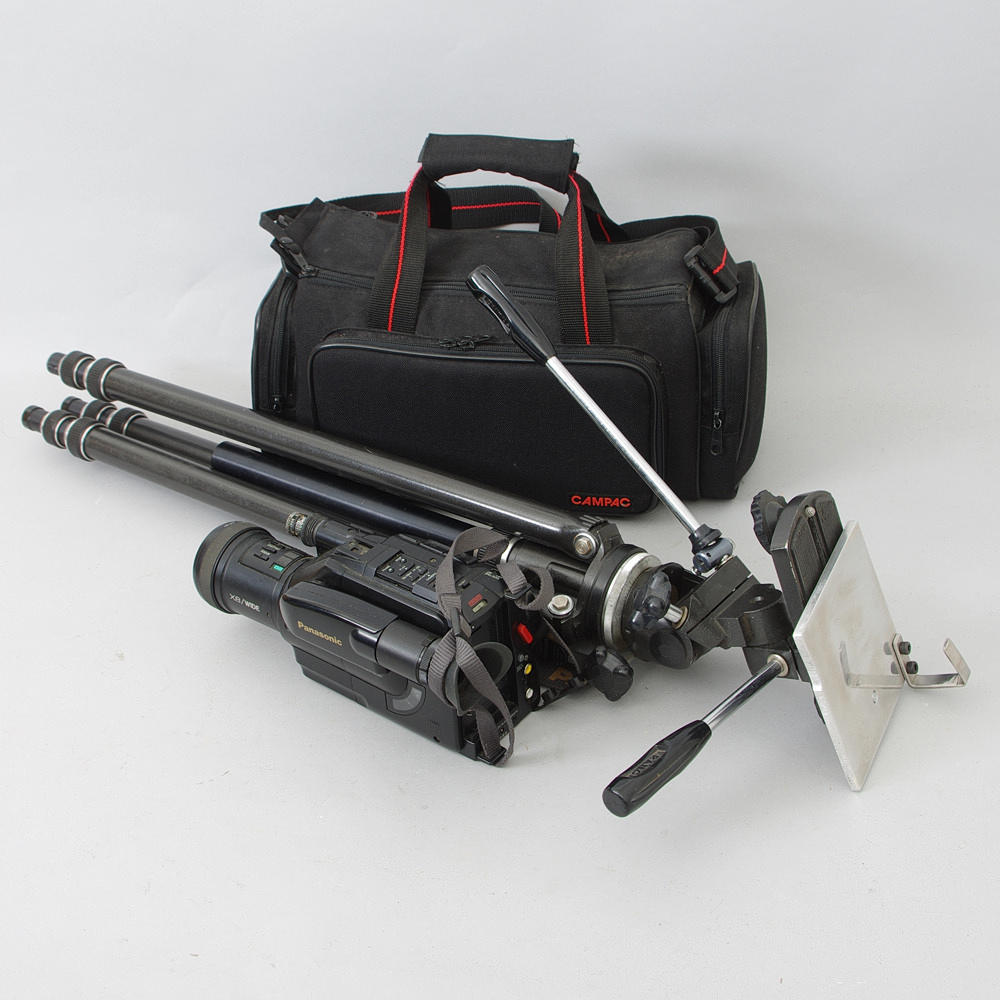 KAMERASTATIV SAMT VIDEOKAMERA PANASONIC G 101.