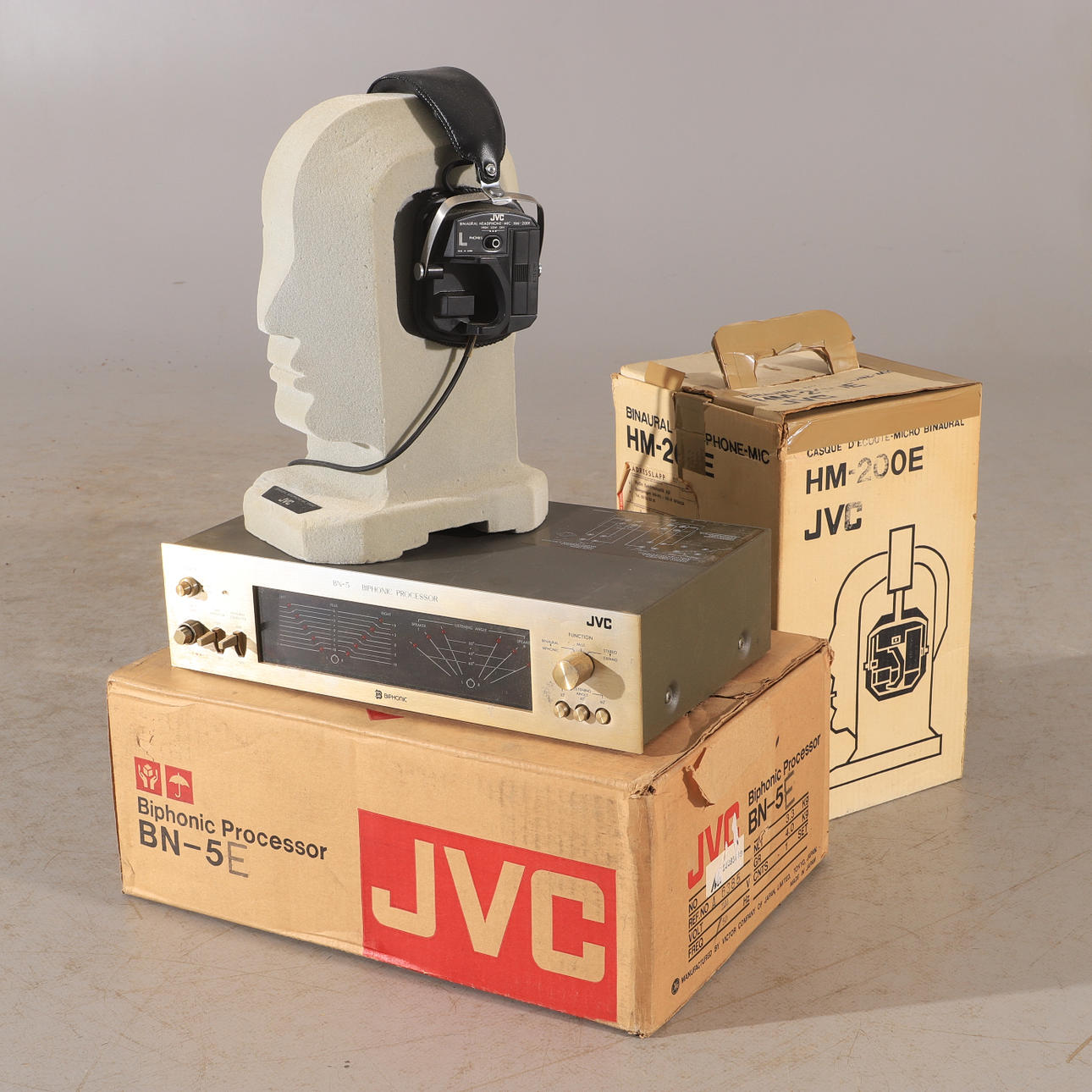 JVC. Biphonic processor samt hörlurar, BN-5 och HM-200E.