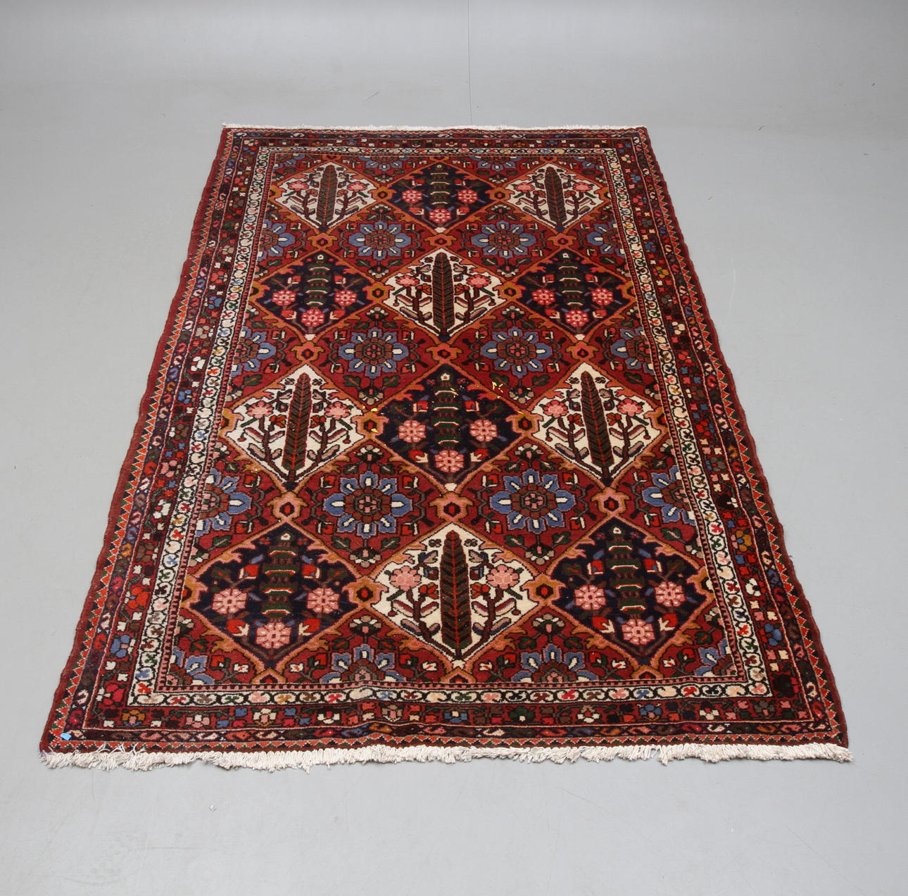 MATTA, orientalisk, ca 238 x 159 cm.