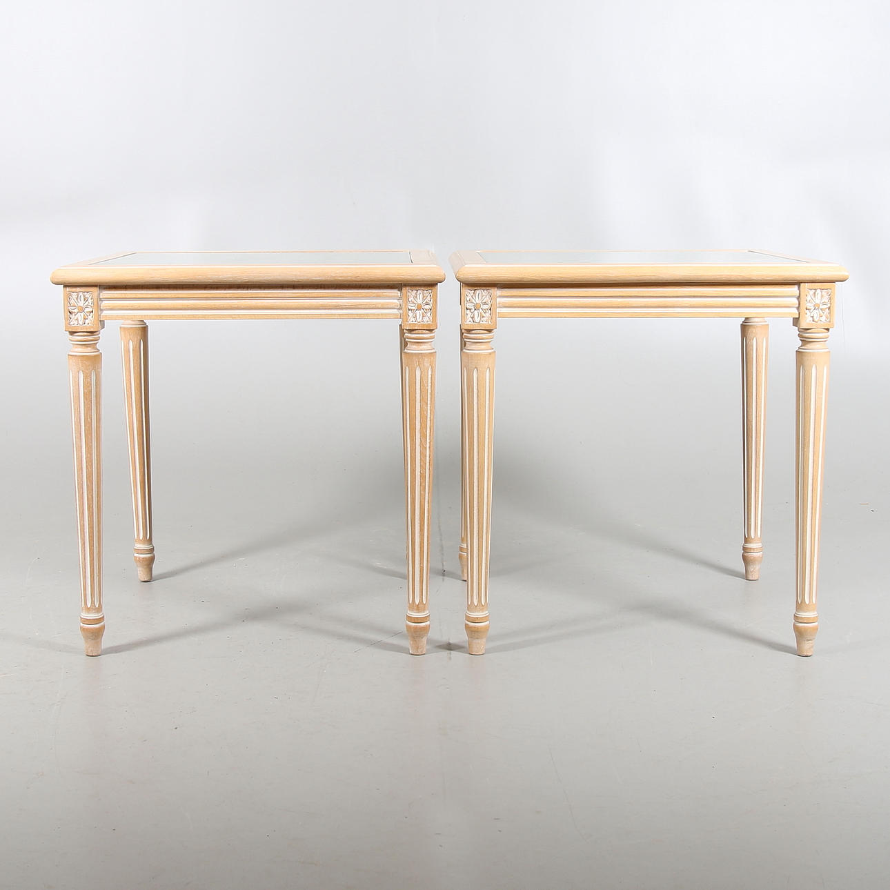 LAMPBORD, ett par, Gustaviansk stil. 2010-tal.