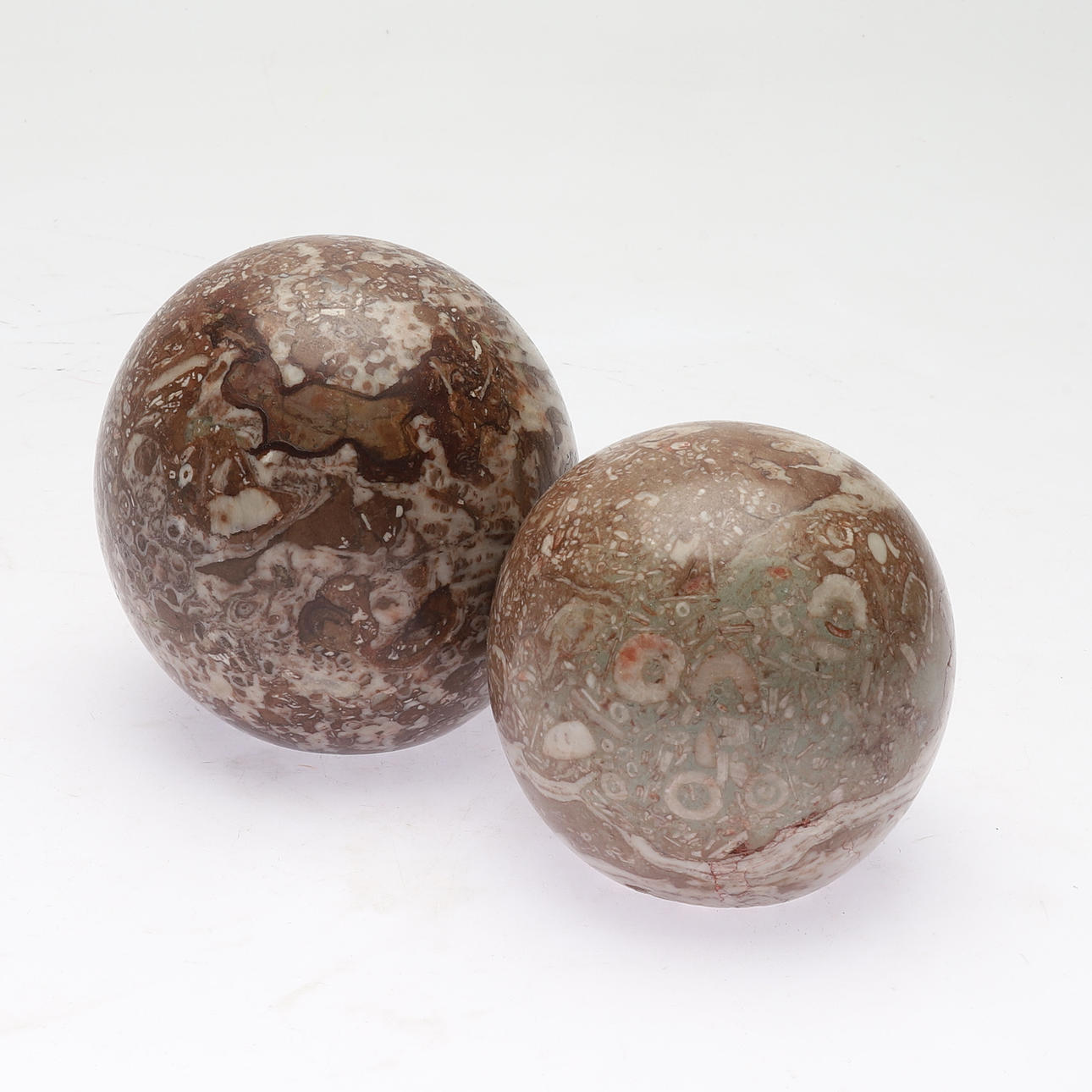 DEKORATIONSKUGELN, 2 Stück, Stein, 1900er Jahre.