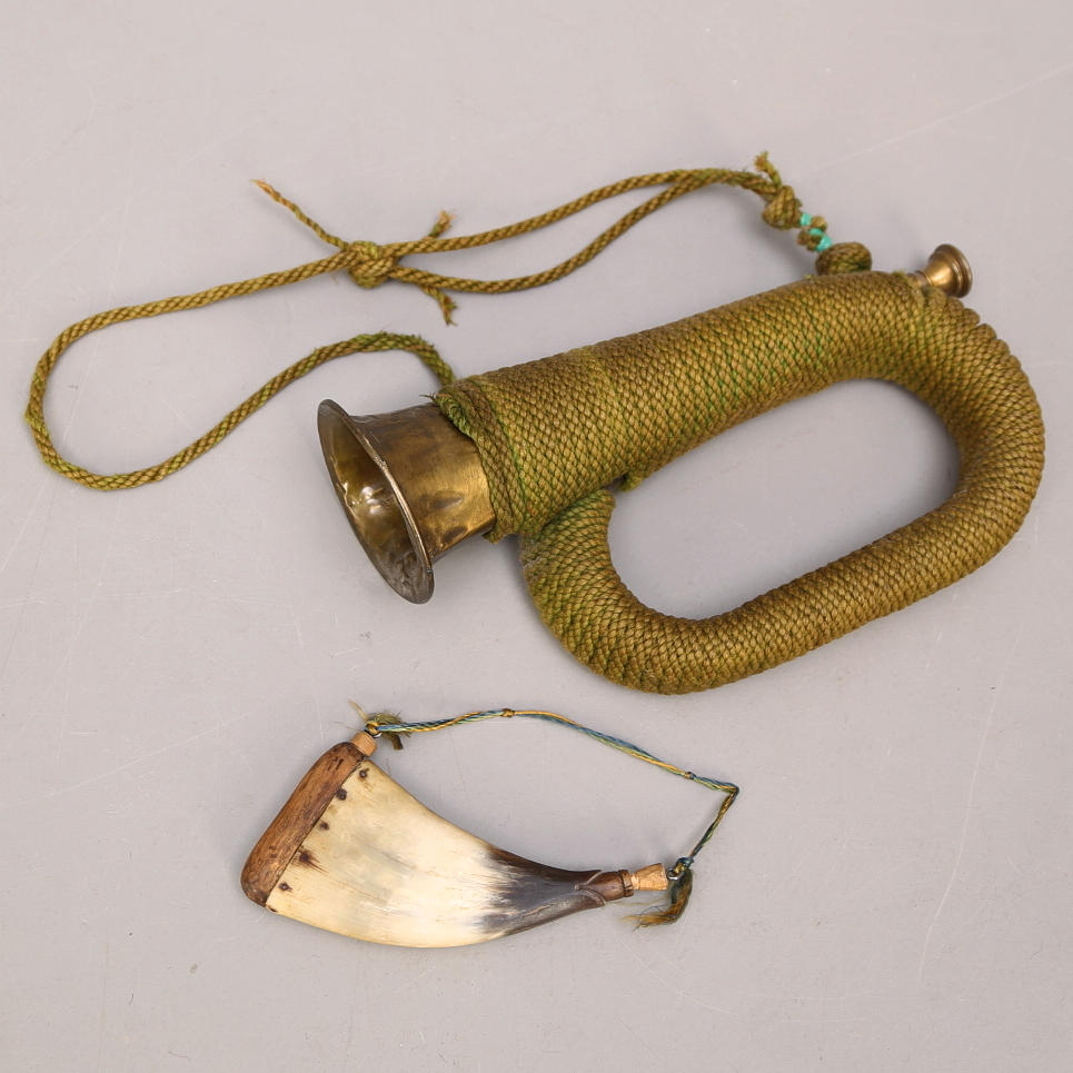 JAKTHORN mässing, KRUTHORN, horn/trä, 1800-tal.