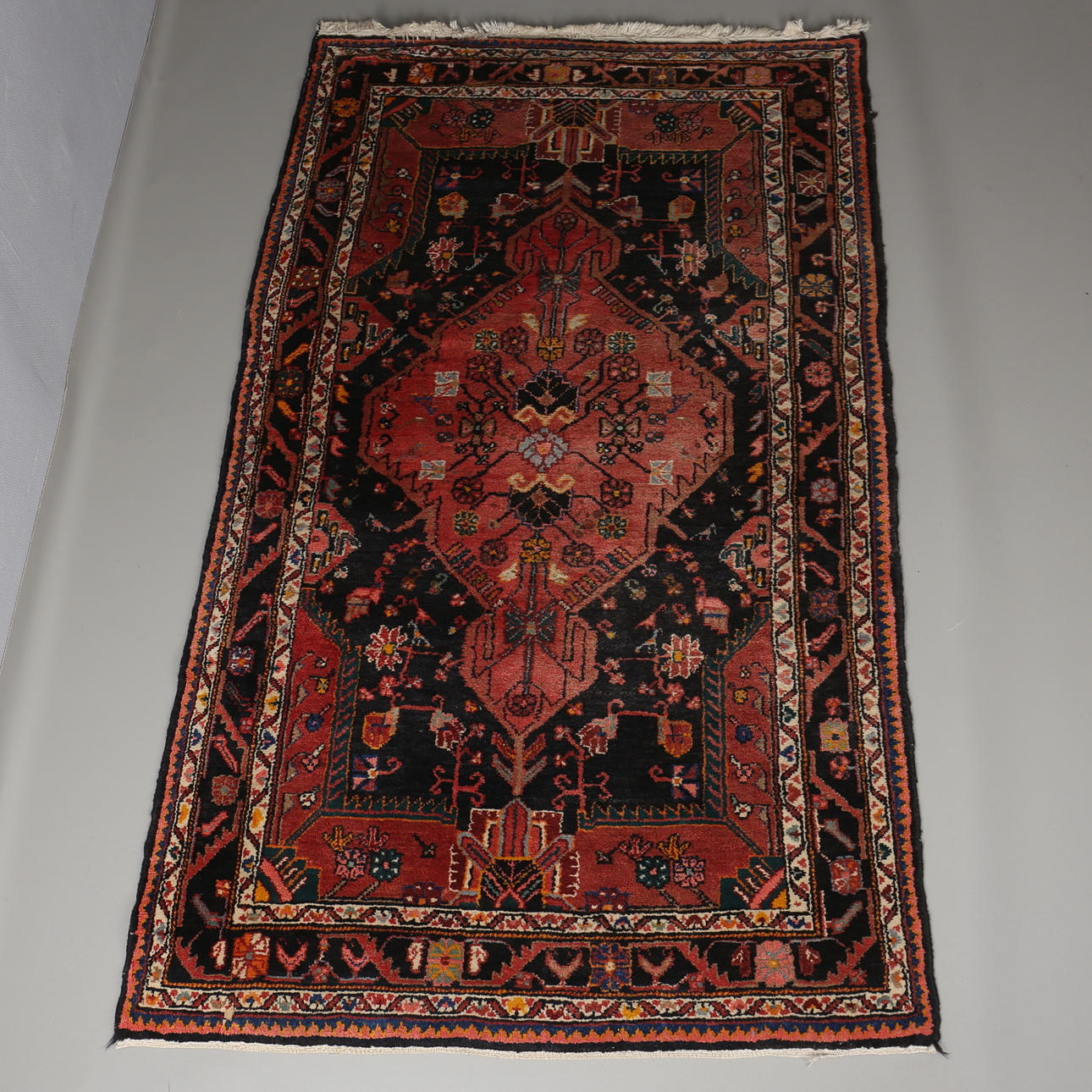 MATTA. Orientalisk. Handknuten. Möjligen Persisk Tuserkan.