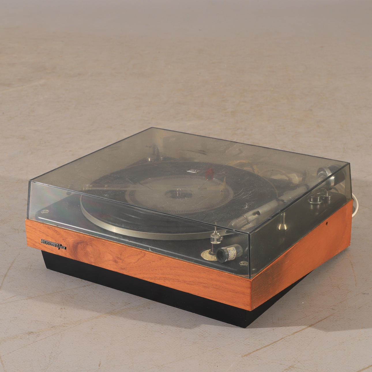 HIS MASTERS VOICE. Turntable, type 655.