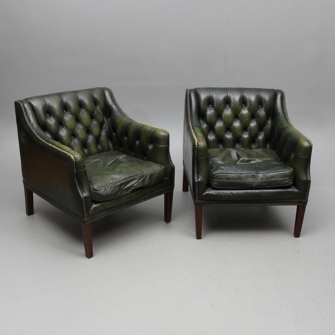 FÅTÖLJER 1 par, skinn, 1900-tal.