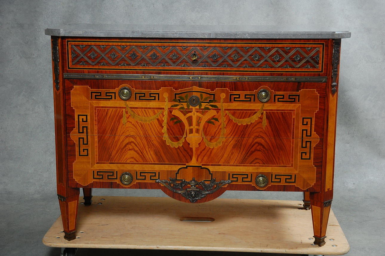 BYRÅ, med kalkstensskiva, gustaviansk stil, Hauptmodell.