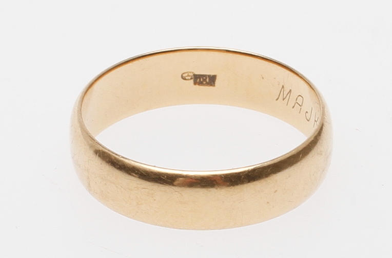 RING, 18k guld, vikt ca 4,8 gr, stl 21.
