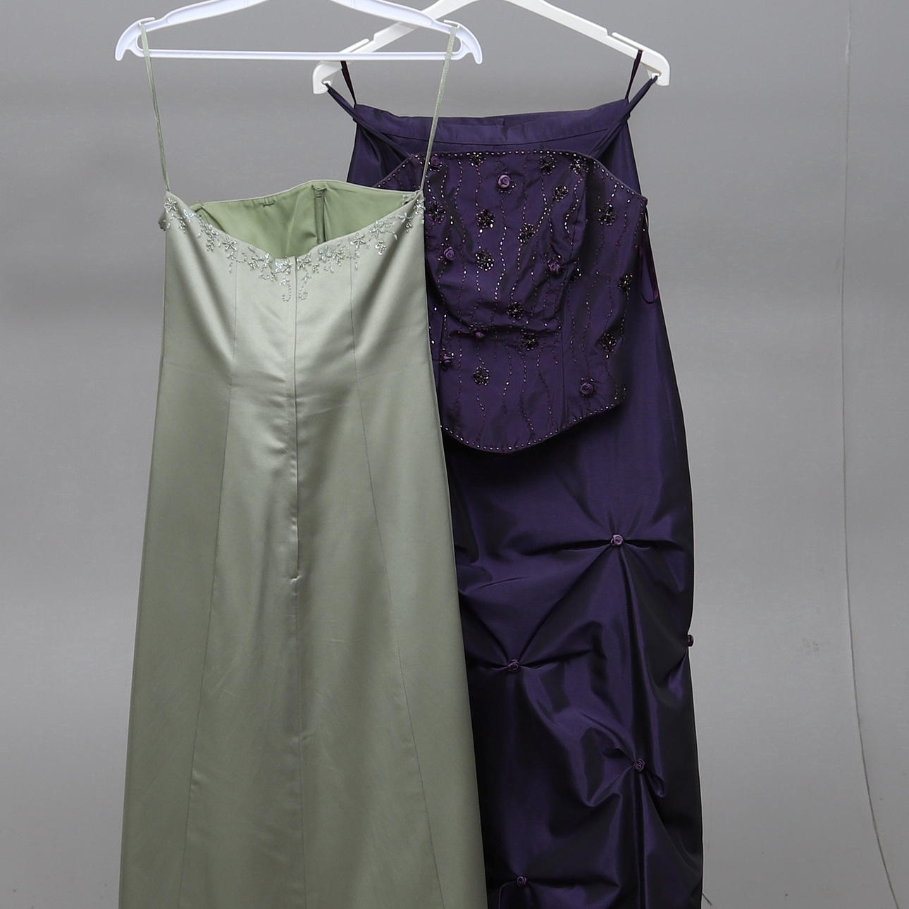 ABENDKLEIDER, 2 Stück, Polyester inkl. Nixa, 19/2000er Jahre.