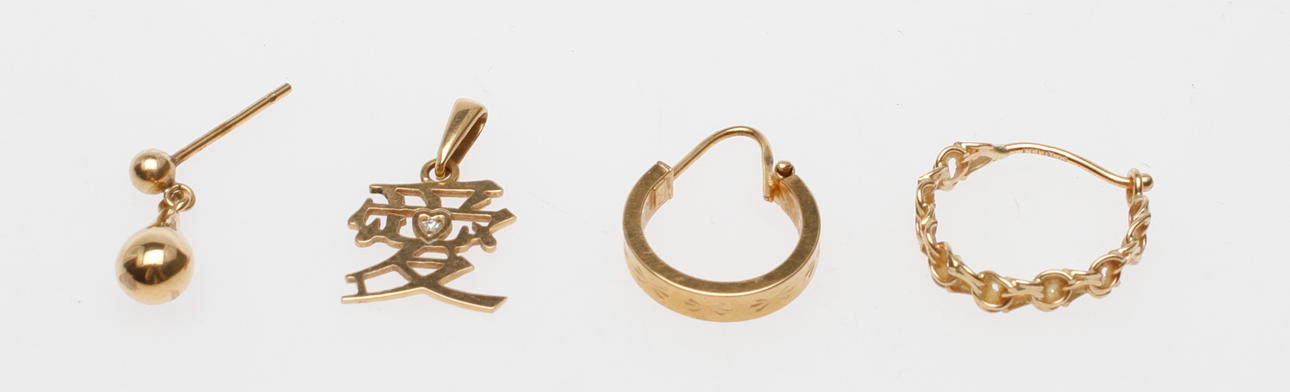 GULDSMYCKEN, 18k guld, vikt ca 2,4 gr.