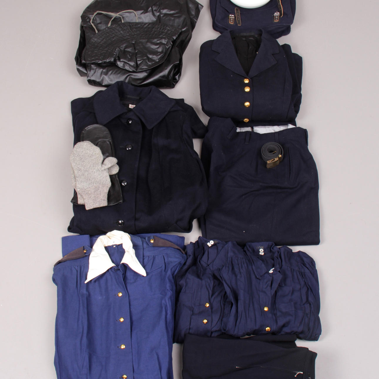 UNIFORMER, 2 st. delvis F11 Flygflotillj, 1900-talets mitt.